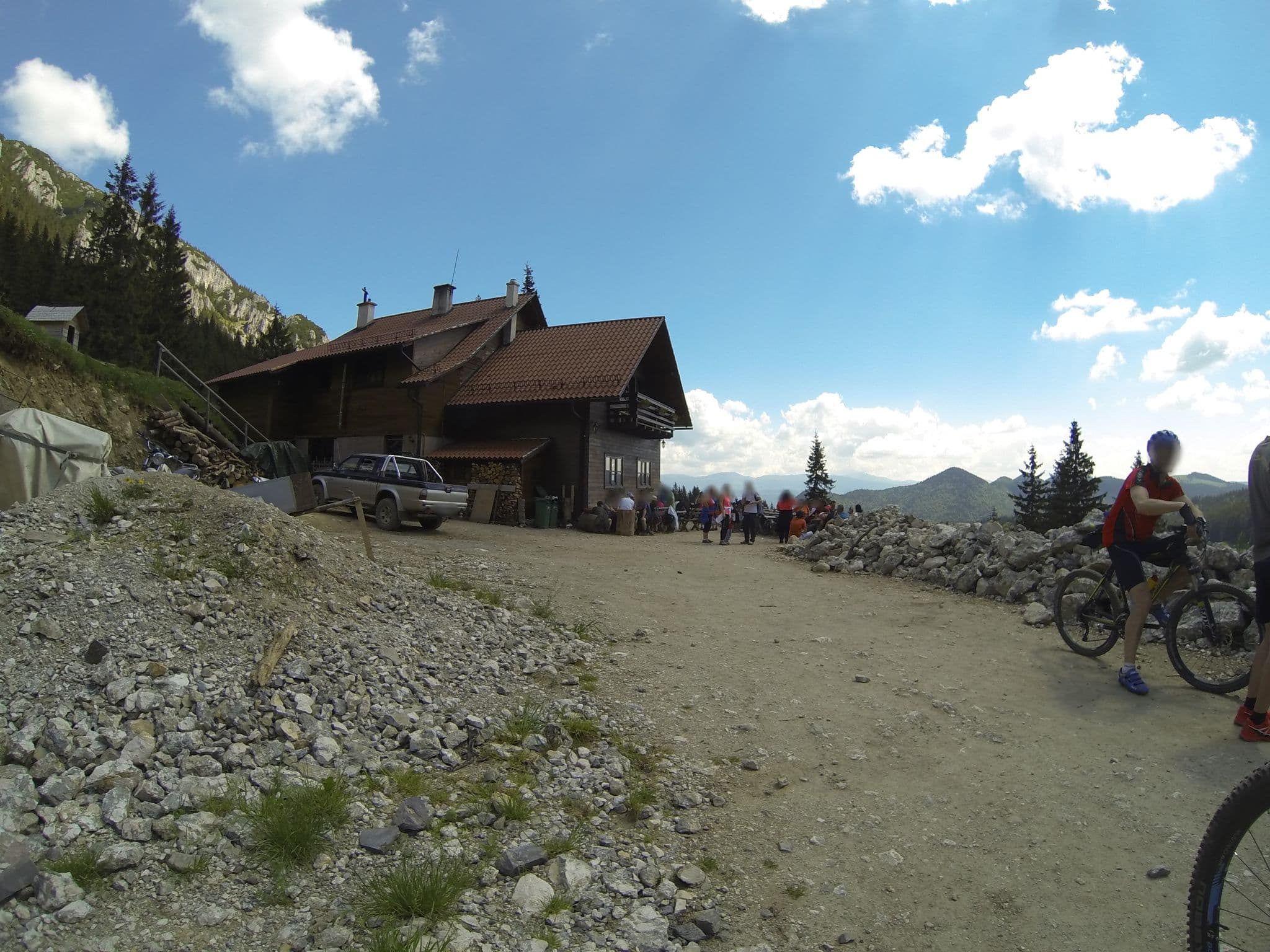 Street view near Cabana Curmătura, Zărnești — © deeeznuuuts (CC BY-SA · Mapillary)