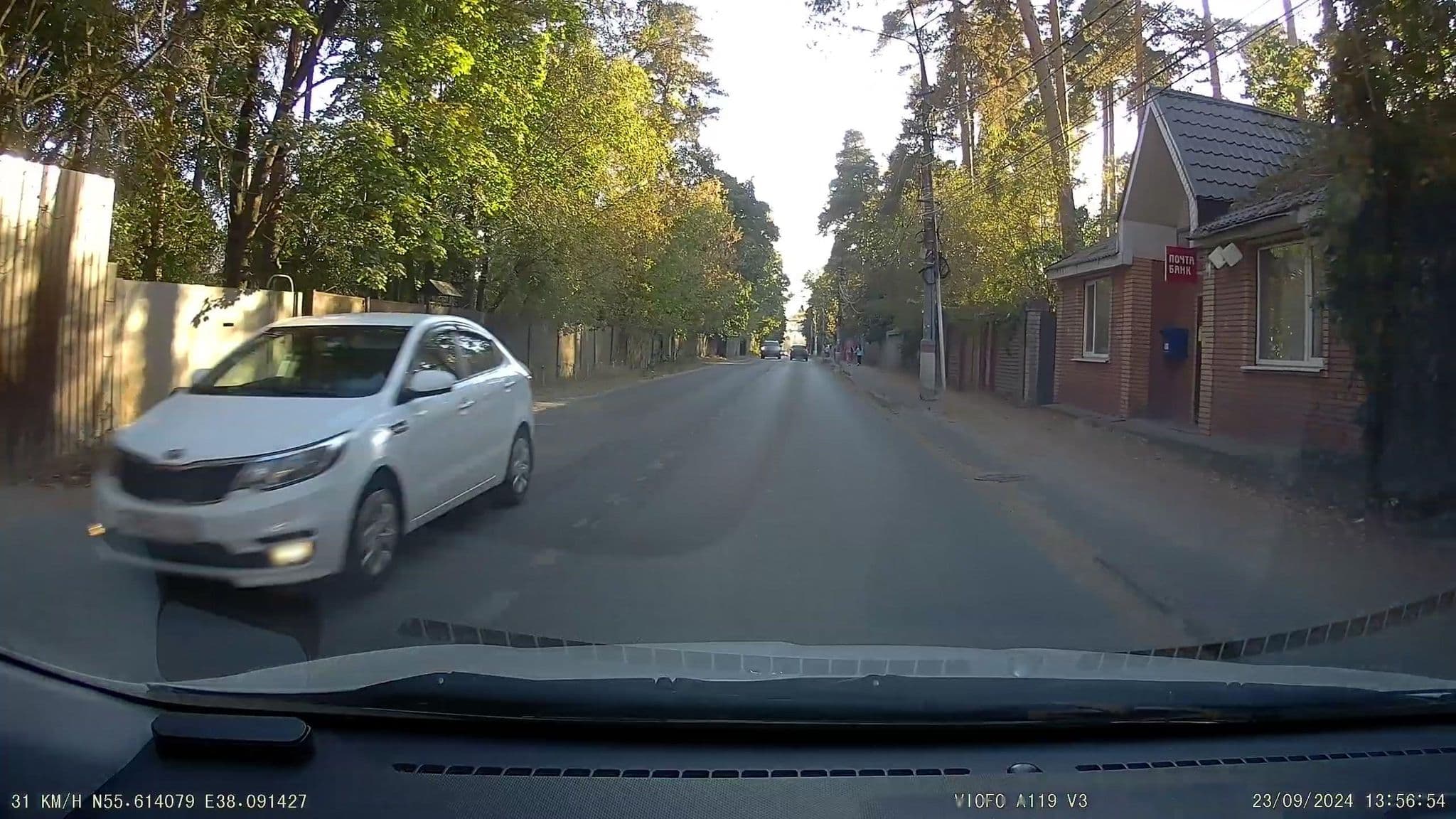Street view near Гостиница на Театральной,24, Il’inskiy — © dm1 (CC BY-SA · Mapillary)
