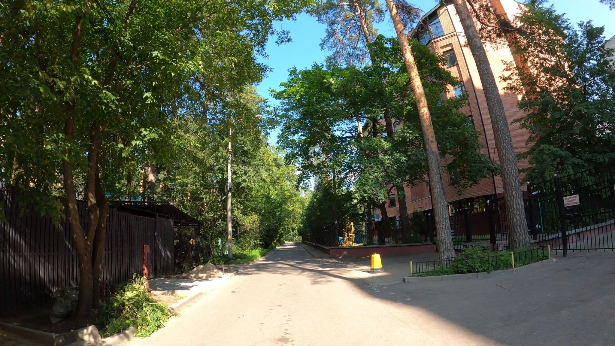 Street view near Гостиница Пикадилли, Zhukovsky — © trolleway (CC BY-SA · Mapillary)