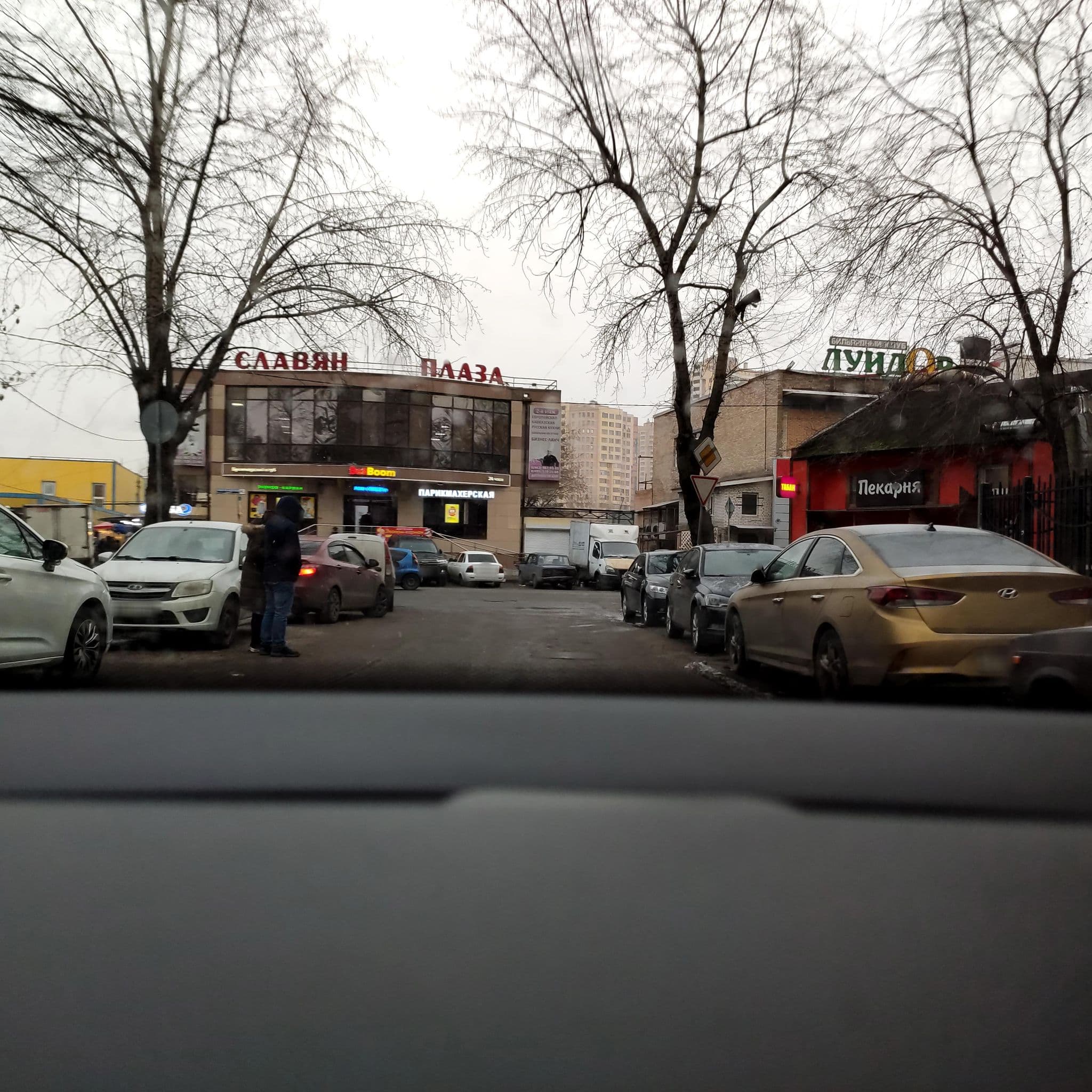 Street view near Гостиничный комплекс "ВПК НПО Машиностроения", Reutov — © phoneuploader (CC BY-SA · Mapillary)