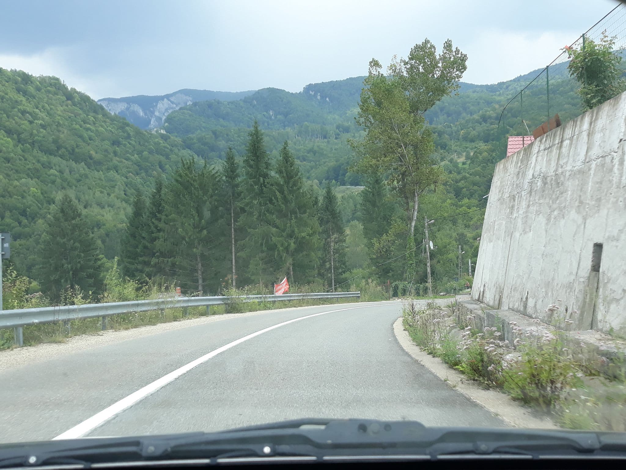 Street view near Pensiunea Apuseni, Pietroasa — © murmidon (CC BY-SA · Mapillary)