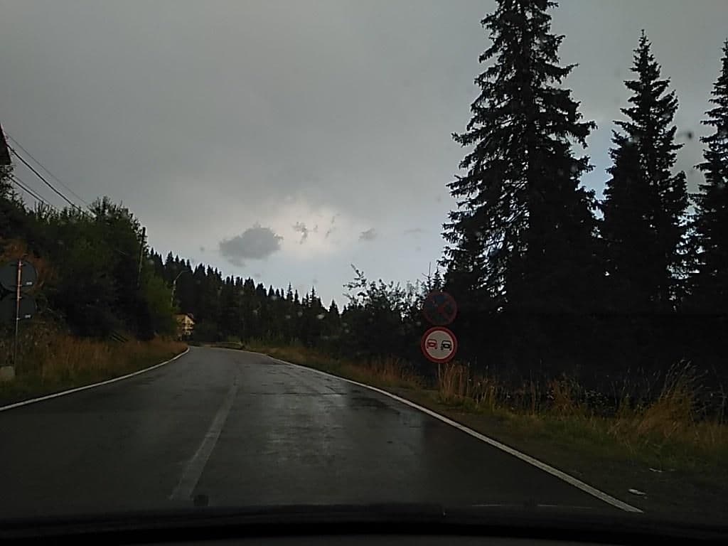 Street view near Căsuța Alpina, Polovragi — © tavi (CC BY-SA · Mapillary)