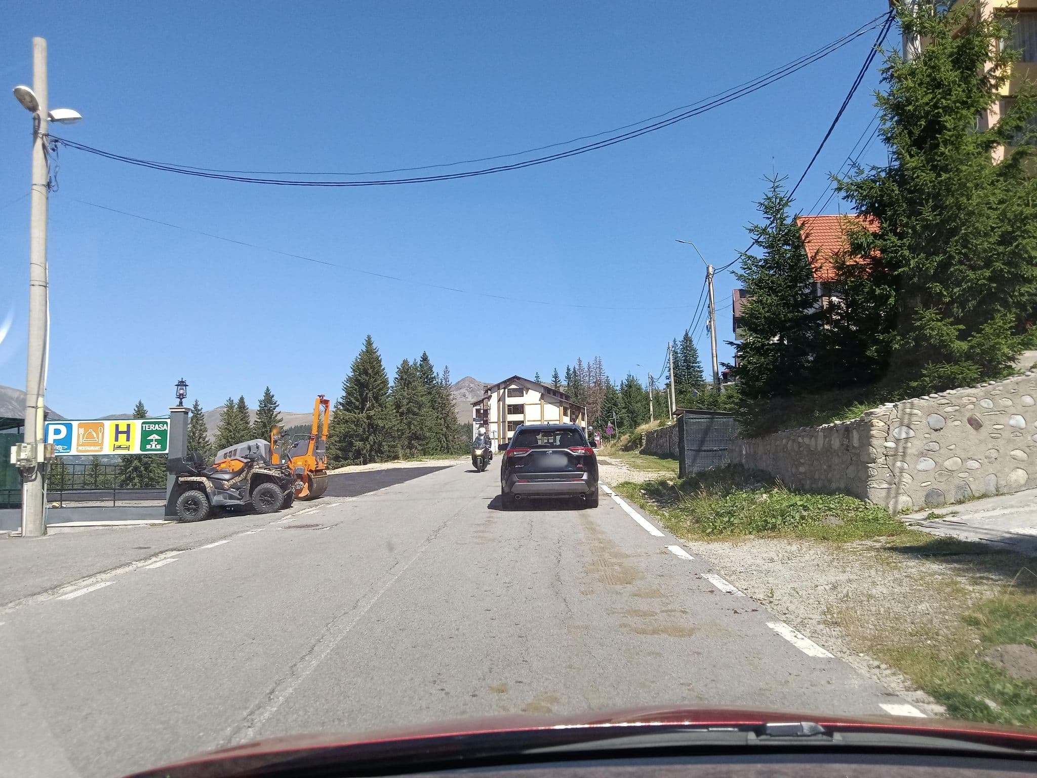 Street view near Taverna Olteanului, Polovragi — © nglf (CC BY-SA · Mapillary)
