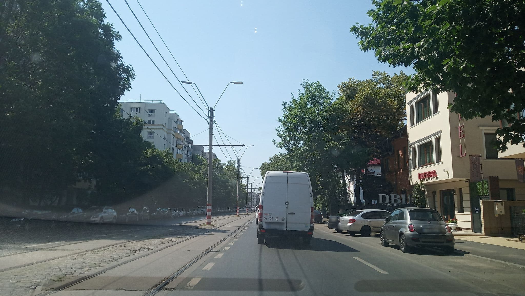 Street view near Hotel Decebal, Sector 2 — © tavi (CC BY-SA · Mapillary)