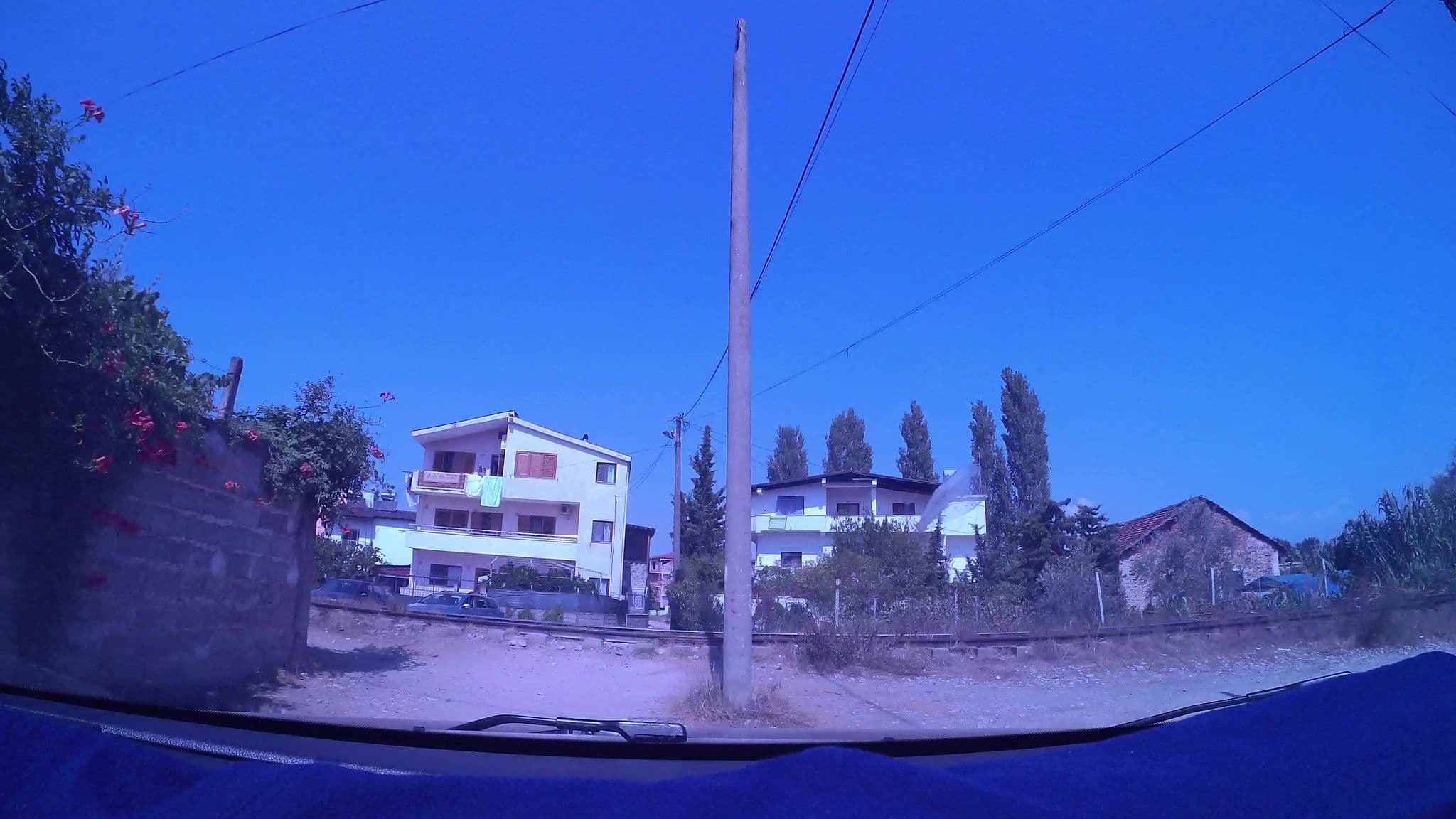 Street view near Vila Eljus, Rrashbull — © kaart_3 (CC BY-SA · Mapillary)