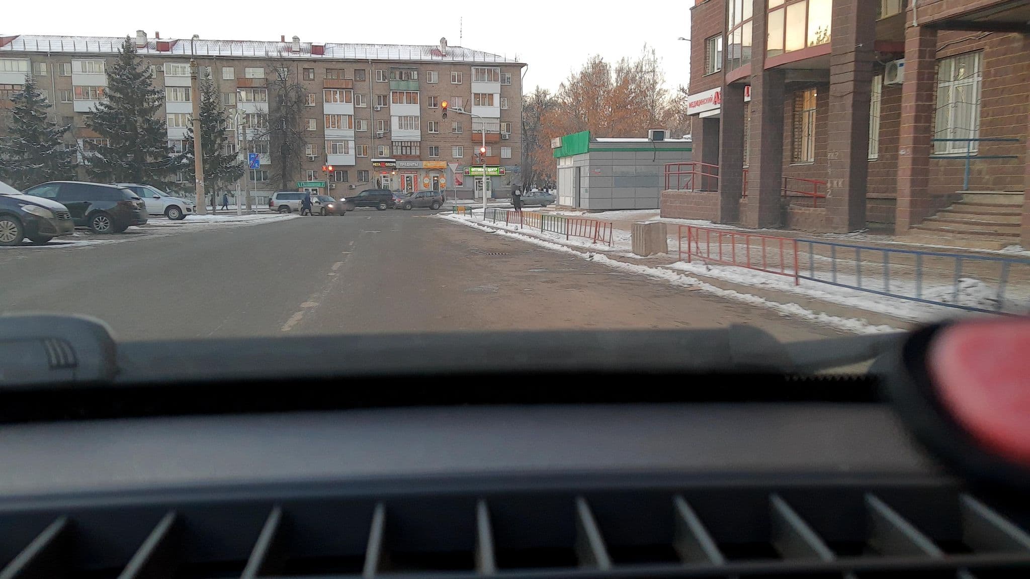 Street view near 100 друзей, Ufa — © phoneuploader (CC BY-SA · Mapillary)
