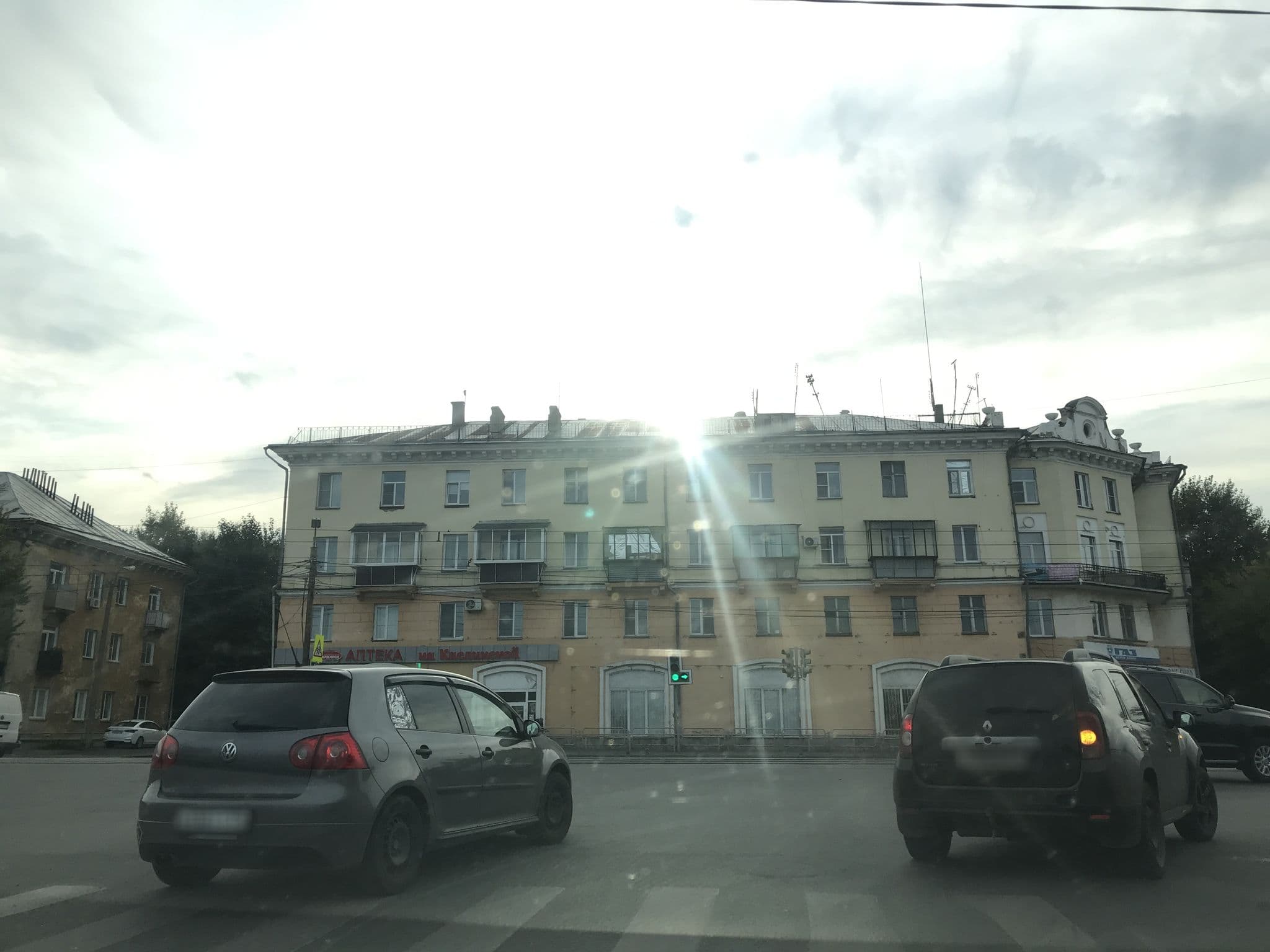 Street view near Гостиница "Феникс", Chelyabinsk — © tiger65 (CC BY-SA · Mapillary)