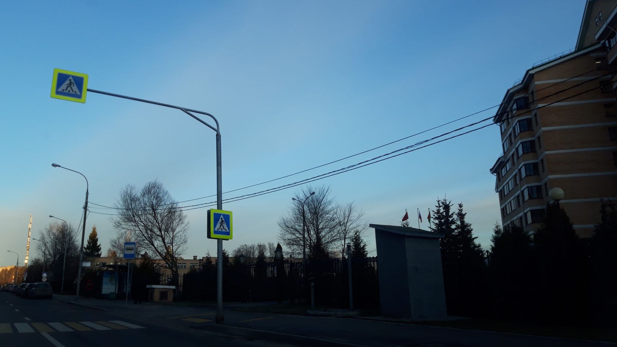 Street view near Никольский Парк(санаторий для стариков), Rzhavki — © wowik (CC BY-SA · Mapillary)