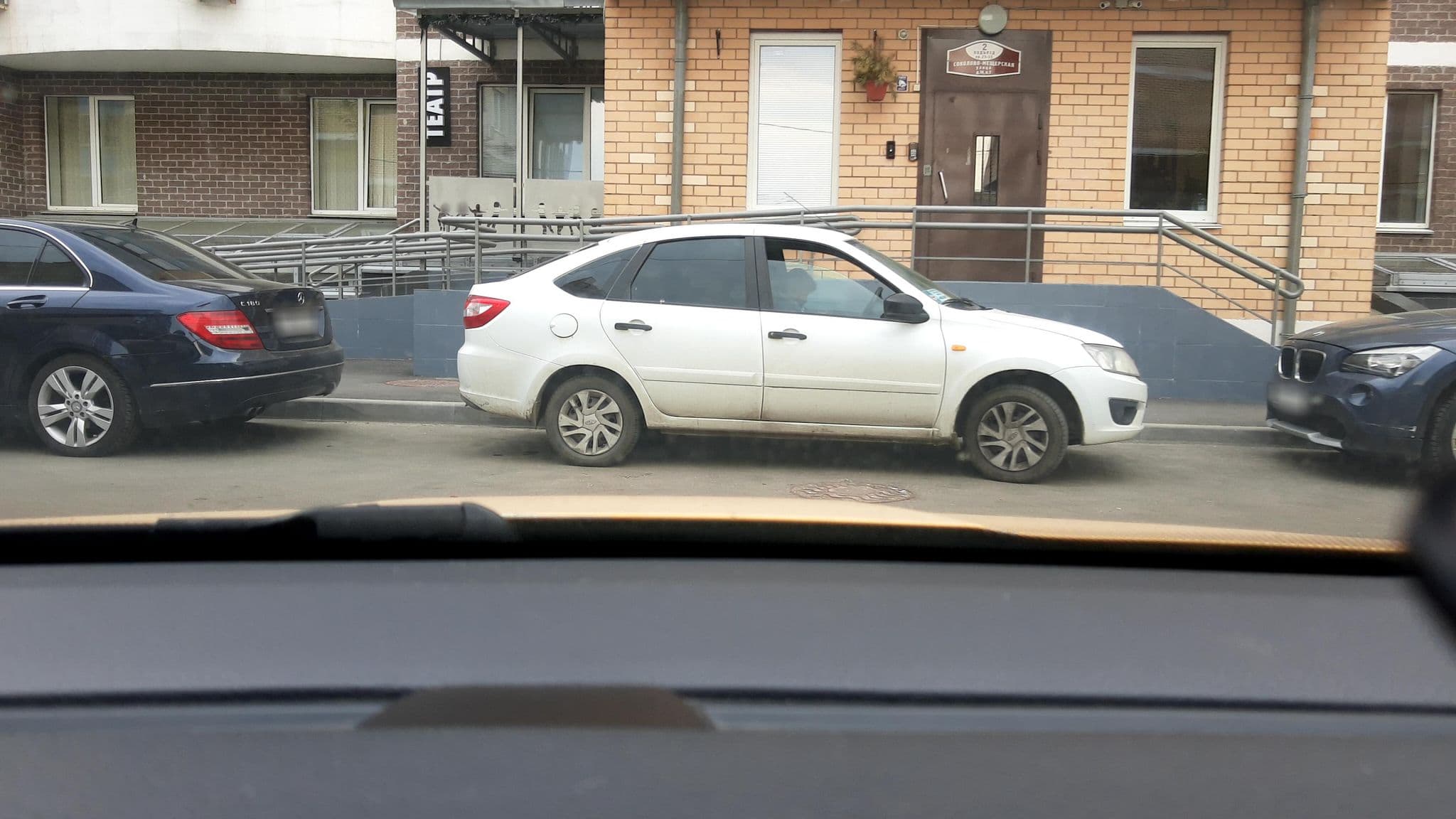 Street view near Хостел "Оазис", Khimki — © phoneuploader (CC BY-SA · Mapillary)