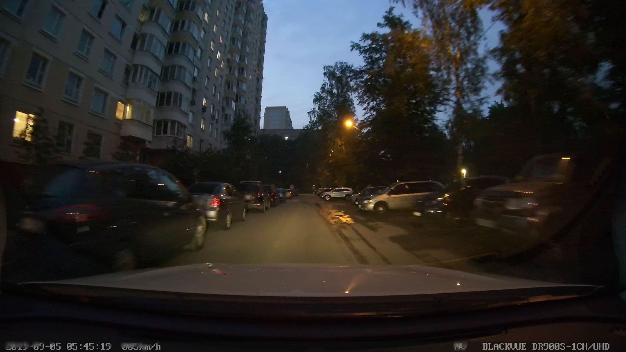 Street view near Dave Grohl Hotel, Levoberezhnyy — © agorshkov (CC BY-SA · Mapillary)
