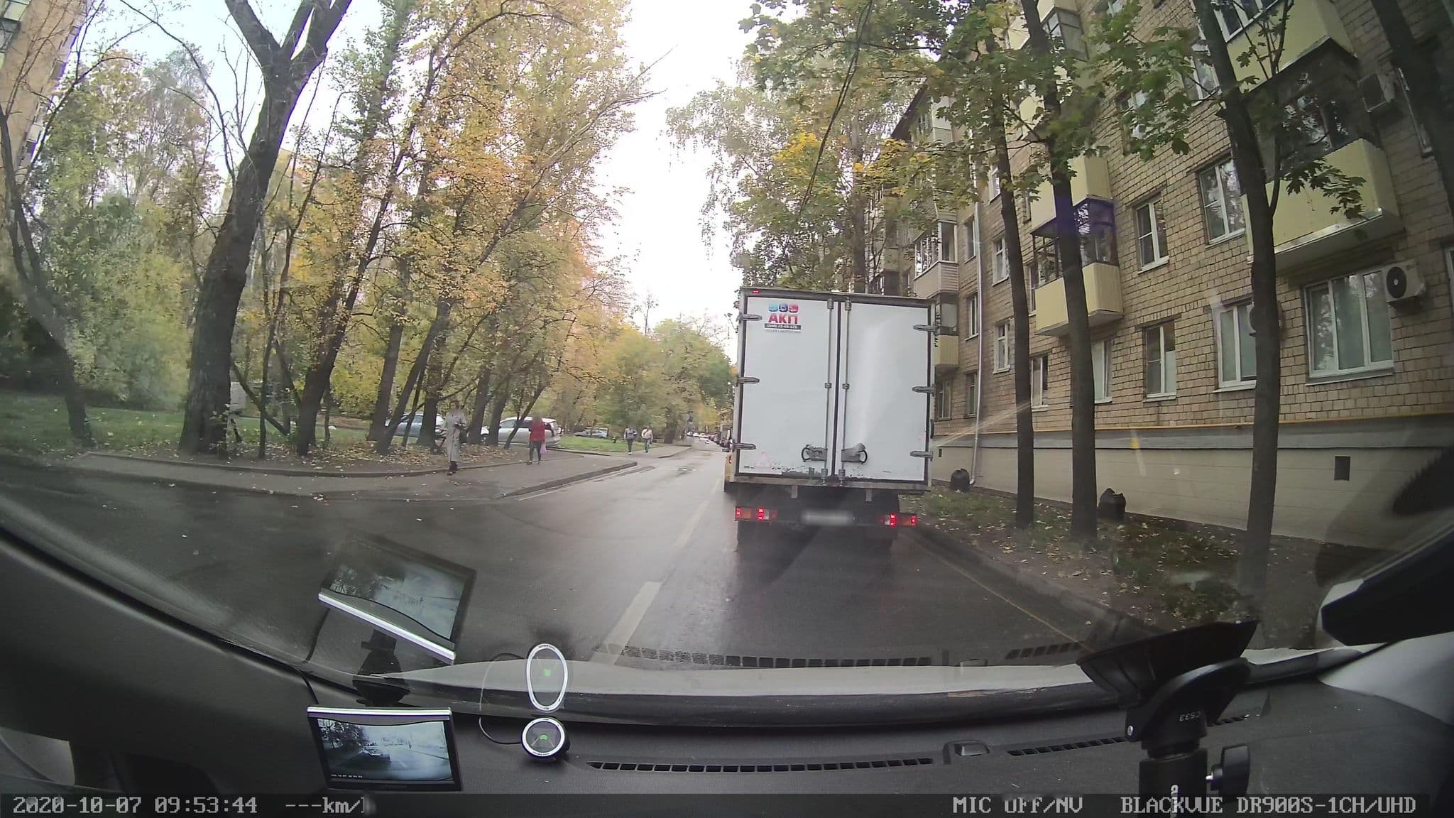 Street view near Хостел "Белый медведь", Presnenskiy — © petunder (CC BY-SA · Mapillary)