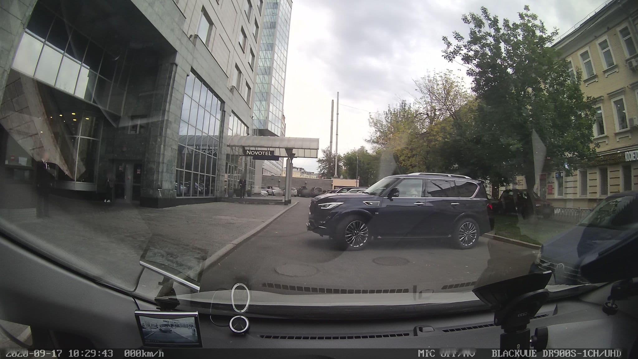 Street view near Back Office, Moscow — © petunder (CC BY-SA · Mapillary)