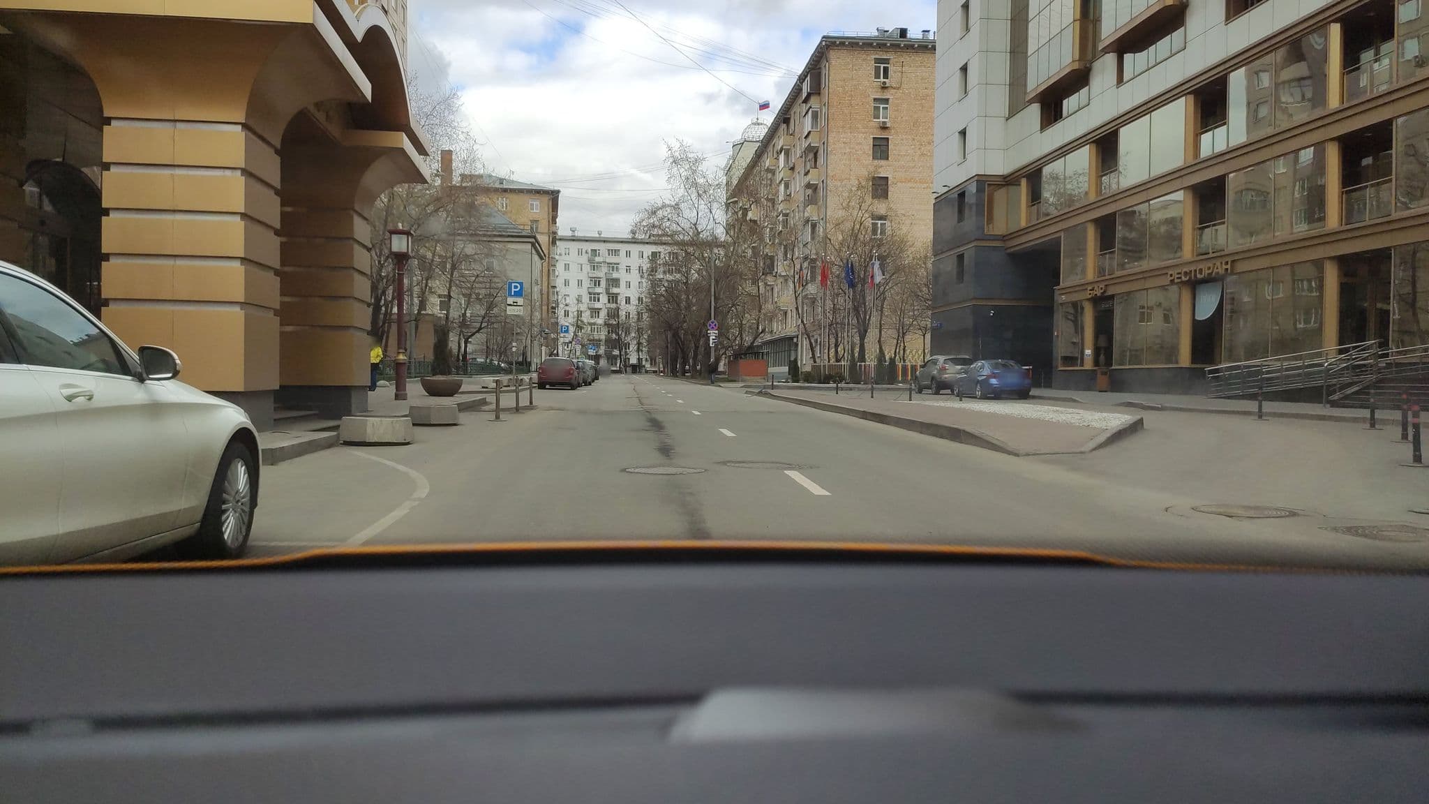 Street view near Трон Фунта, Presnenskiy — © phoneuploader (CC BY-SA · Mapillary)