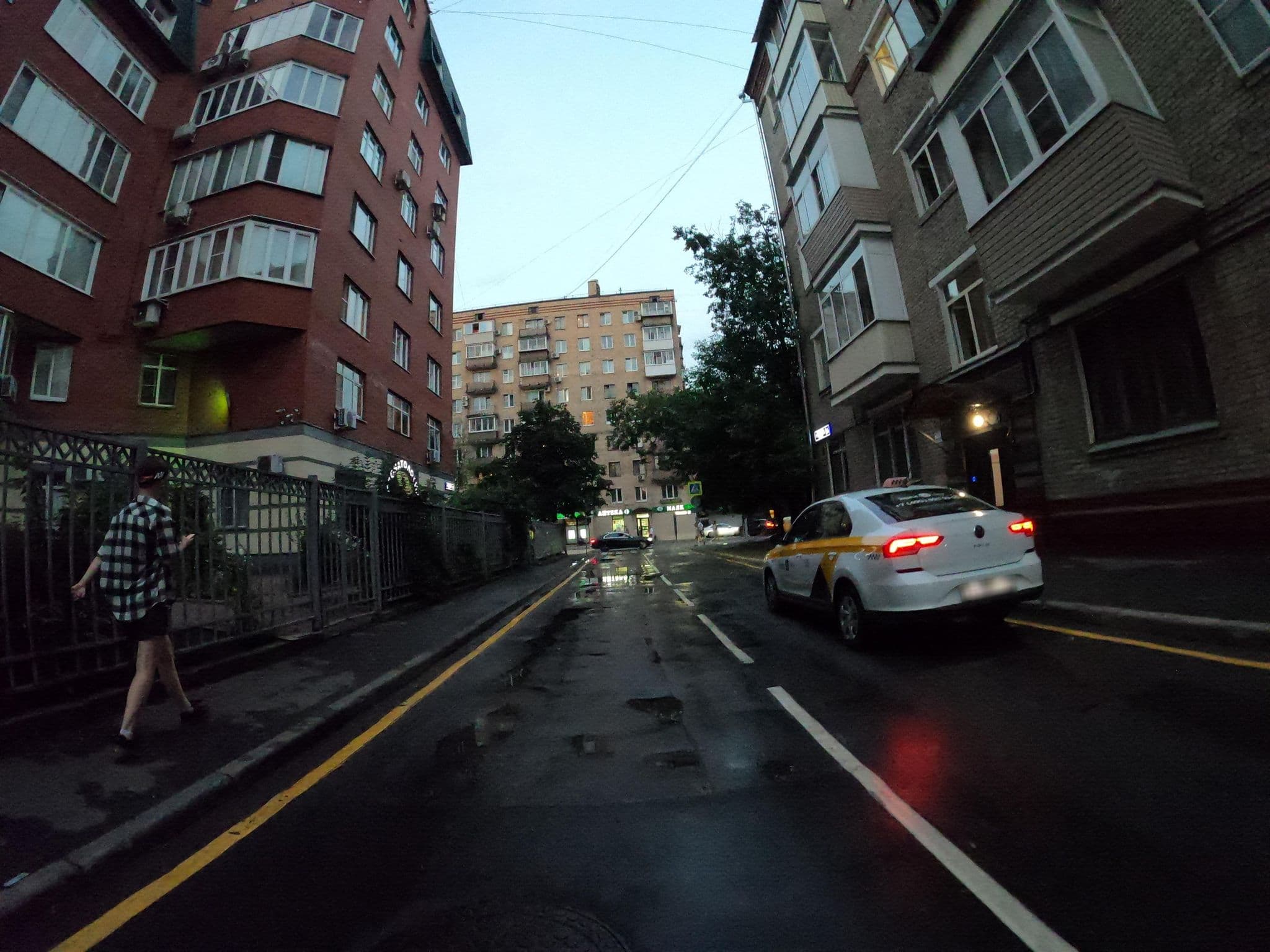 Street view near Panorama Hostel, Presnenskiy — © trolleway (CC BY-SA · Mapillary)
