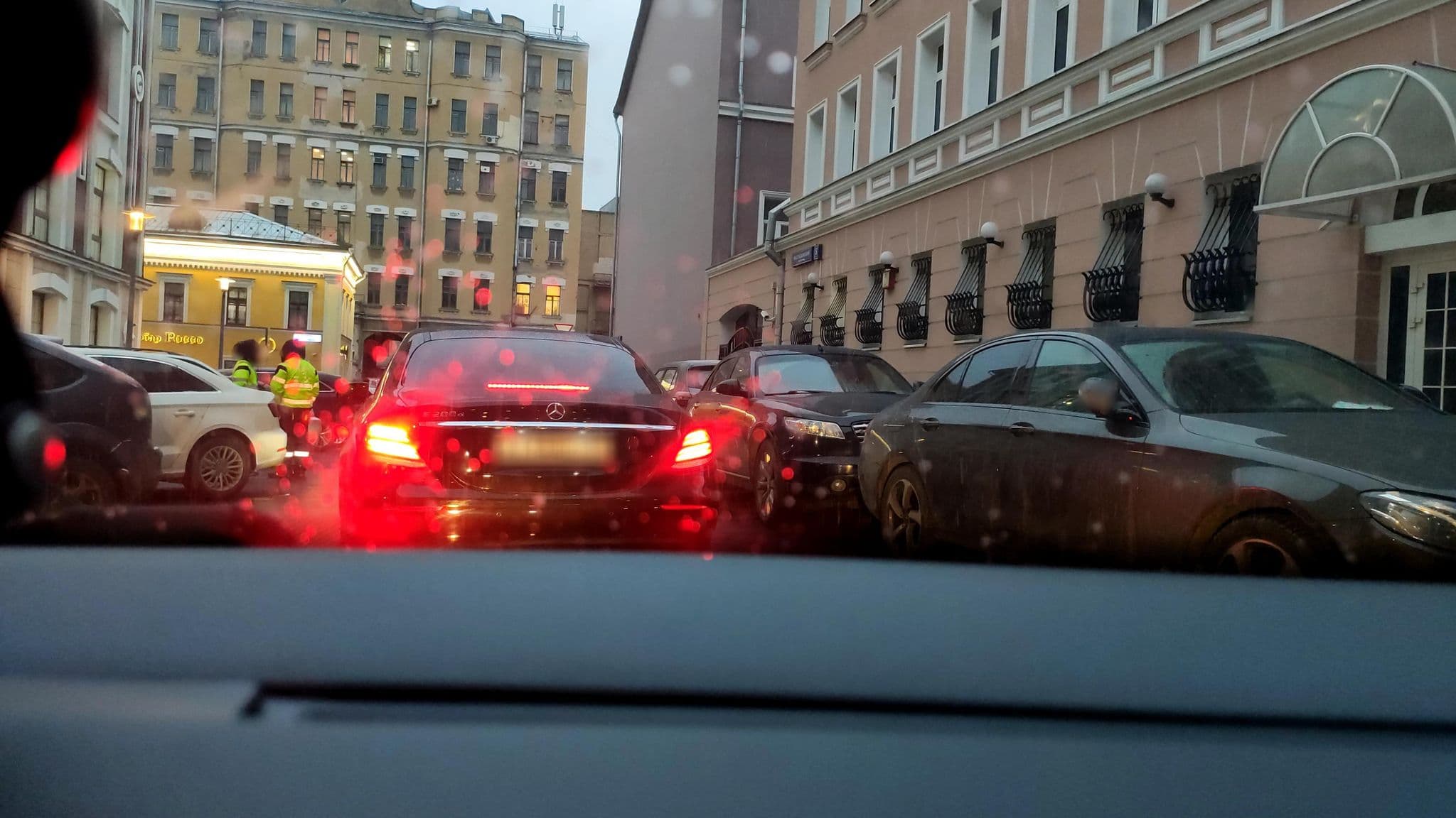Street view near Гостиница Банка России, Moscow — © phoneuploader (CC BY-SA · Mapillary)