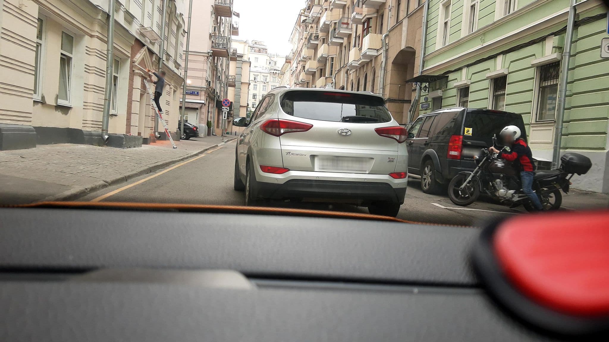 Street view near Амели, Moscow — © phoneuploader (CC BY-SA · Mapillary)