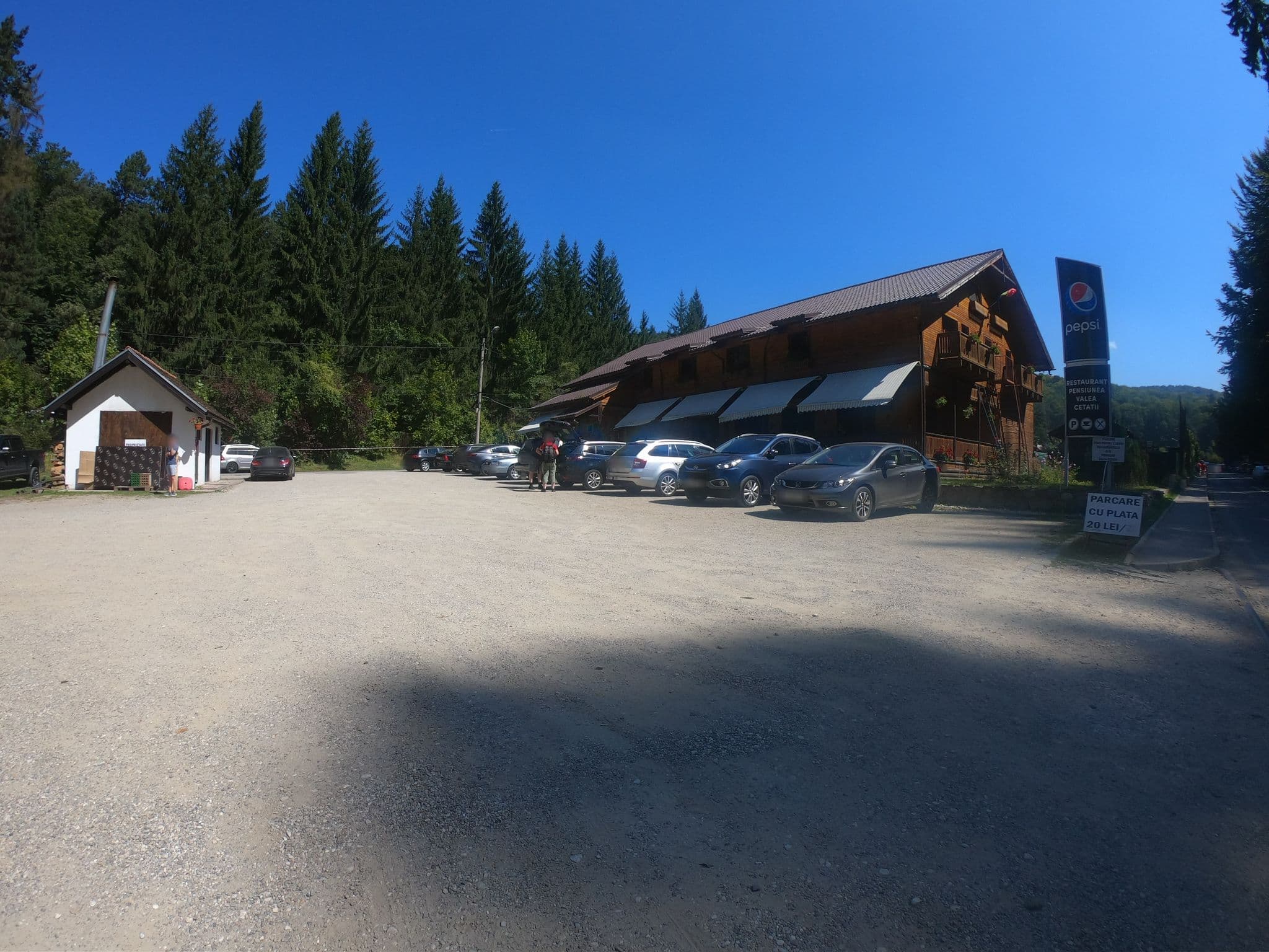 Street view near Pensiunea Valea Cetății, Râşnov — © eneerhut (CC BY-SA · Mapillary)