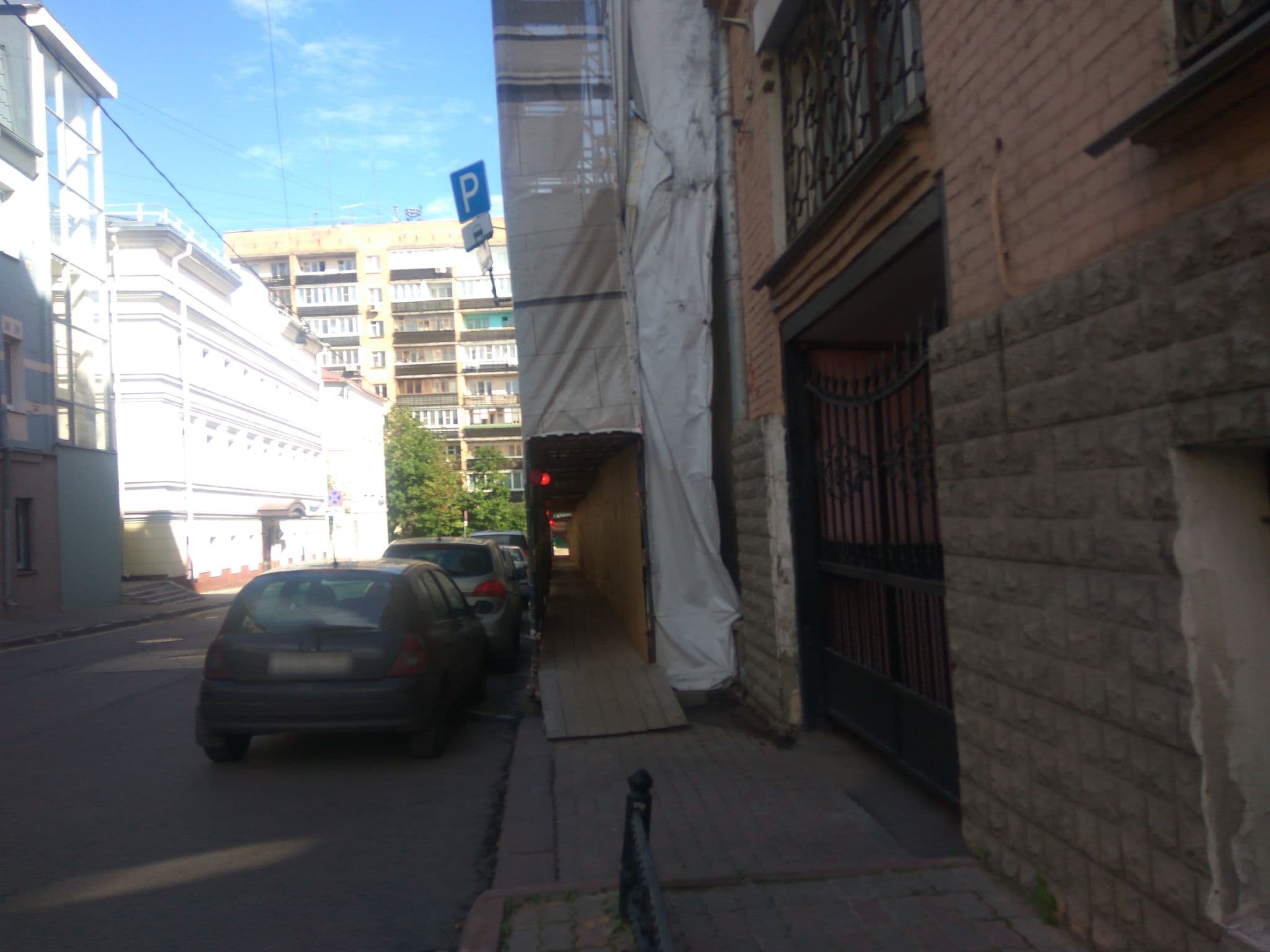 Street view near Otiel Siluet, Moscow — © trolleway (CC BY-SA · Mapillary)
