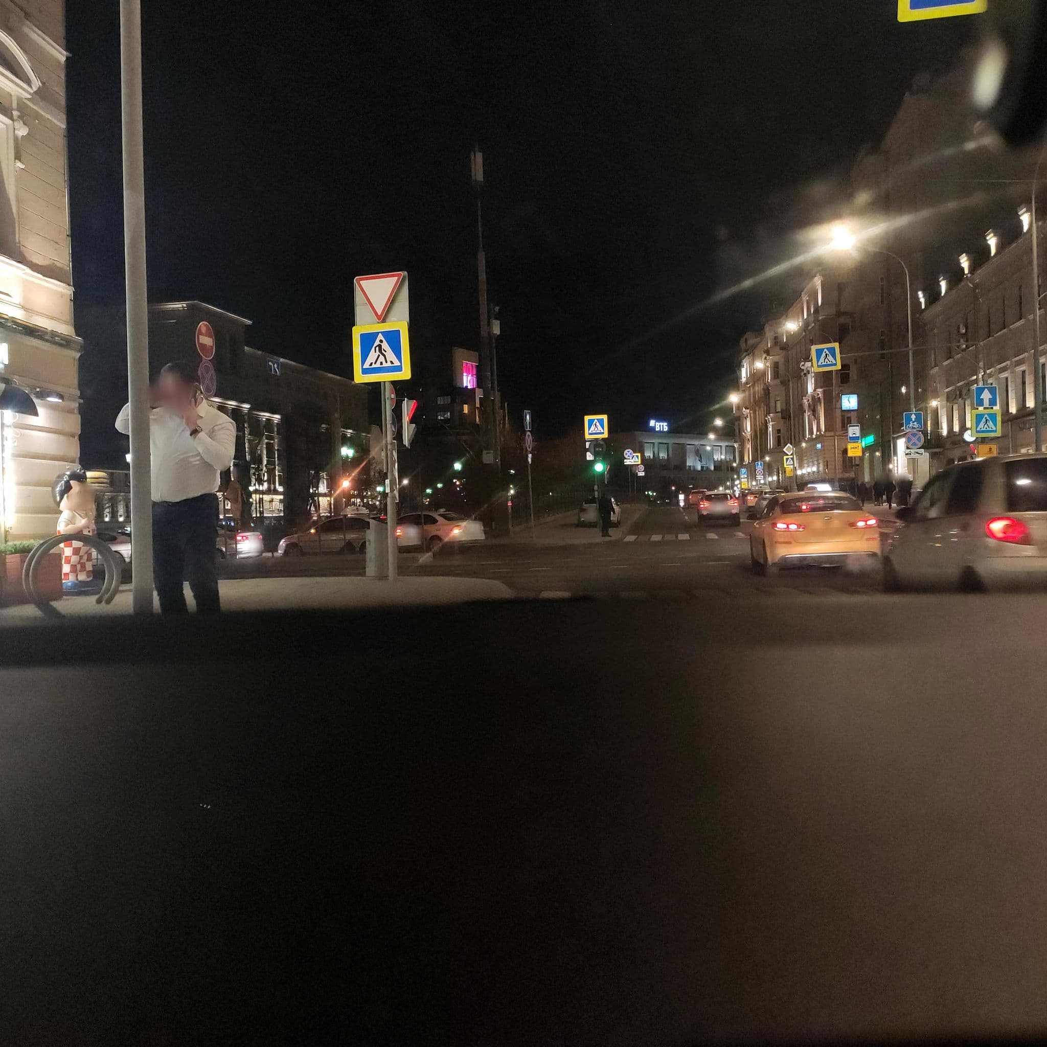 Street view near Отель «Бульвар», Moscow — © phoneuploader (CC BY-SA · Mapillary)