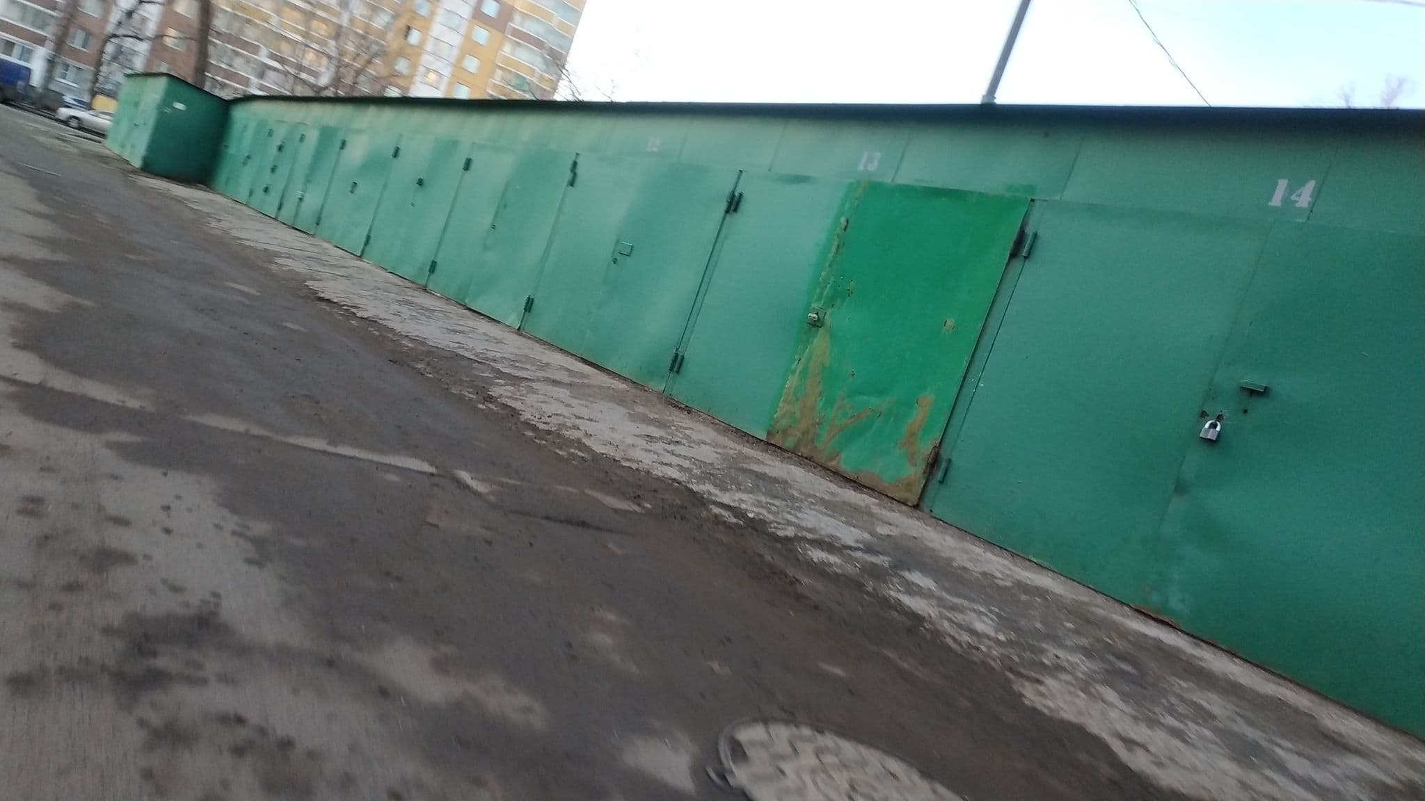Street view near Вишневый Рай, Ostankinskiy — © trolleway (CC BY-SA · Mapillary)