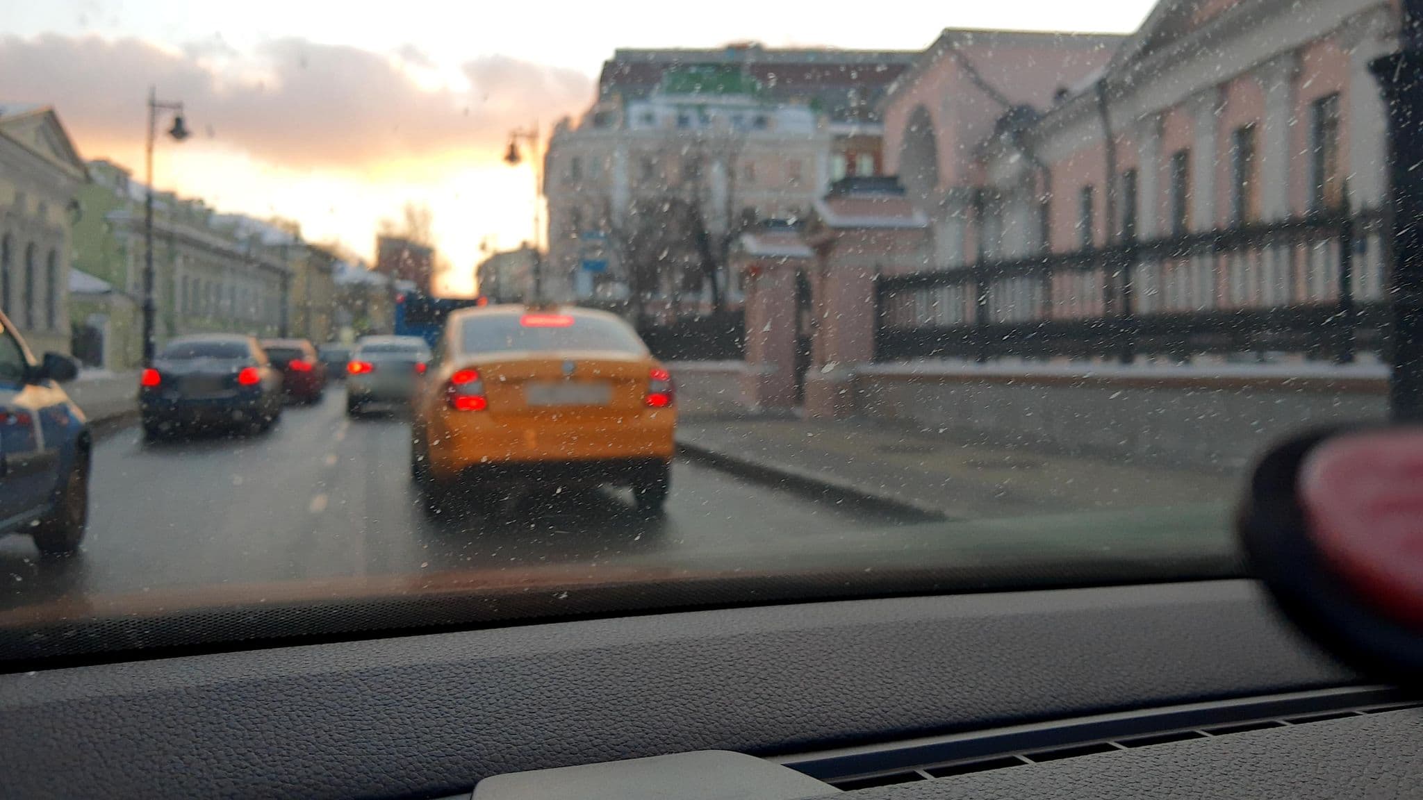 Street view near Taxim De Luxe Hostel, Moscow — © phoneuploader (CC BY-SA · Mapillary)