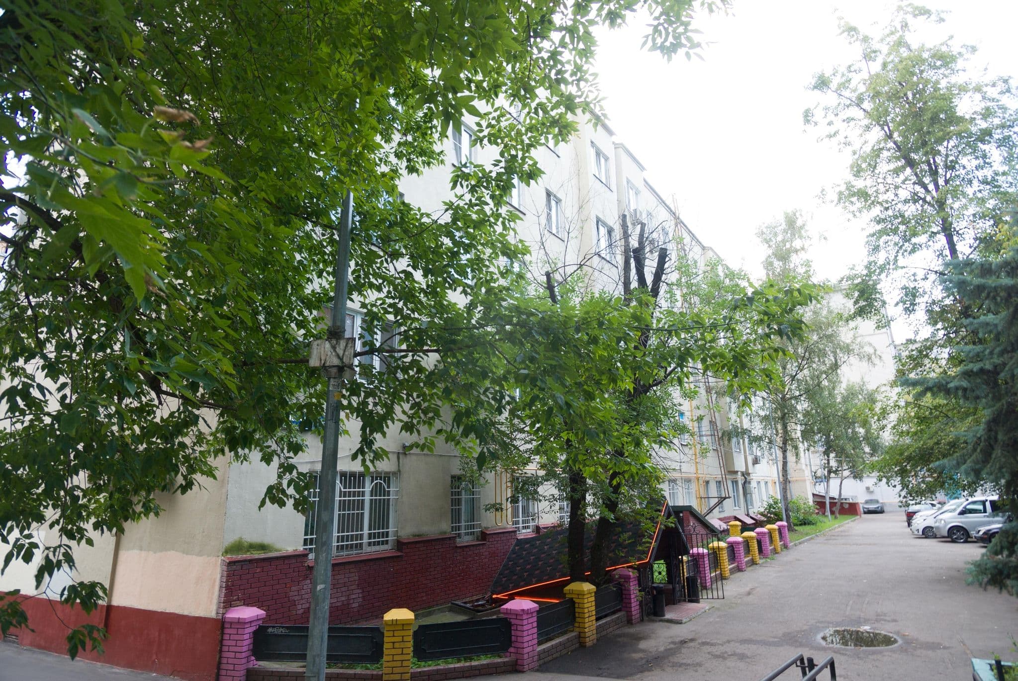 Street view near Юджин Отель, Lefortovo — © trolleway (CC BY-SA · Mapillary)