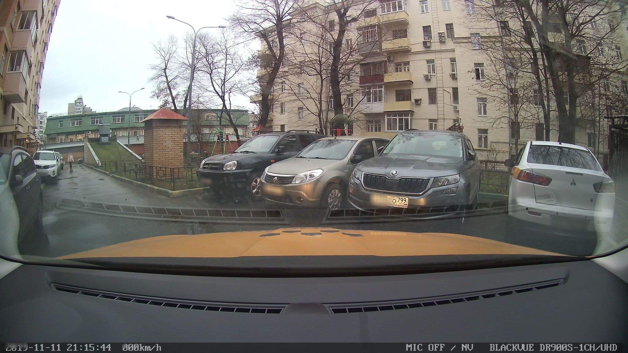 Street view near ГОСУДАРСТВЕННАЯ АКАДЕМИЯ ПРОФЕССИОНАЛЬНОЙ ПЕРЕПОДГОТОВКИ РУКОВОДЯЩИХ РАБОТНИКОВ И СПЕЦИАЛИСТОВ ИНВЕСТИЦИОННОЙ СФЕРЫ, Sokol’niki — © city_admin (CC BY-SA · Mapillary)