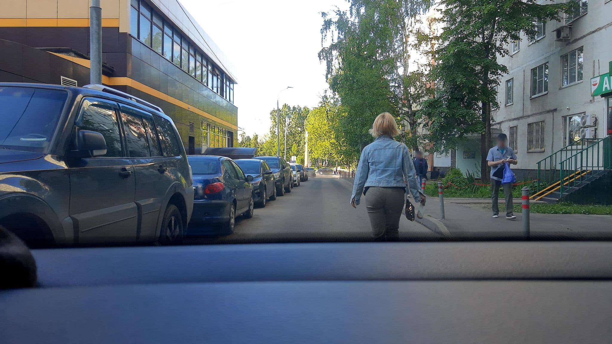 Street view near Апогей, Bibirevo — © phoneuploader (CC BY-SA · Mapillary)