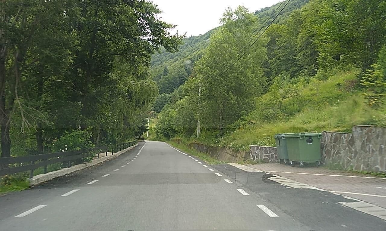 Street view near Pensiunea Ayana, Petroşani — © tavi (CC BY-SA · Mapillary)