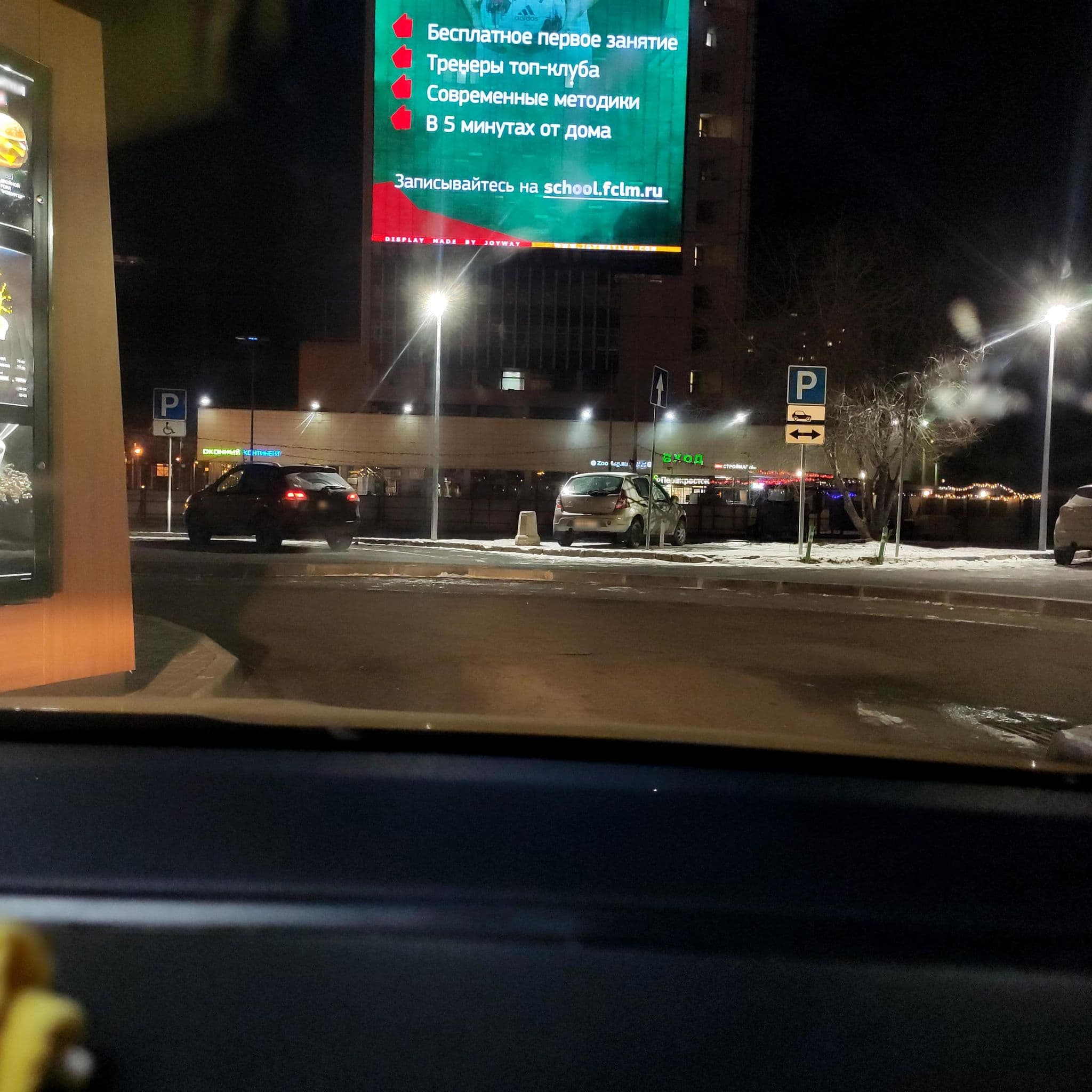 Street view near Гостиница Петр Первый, Izmaylovo — © phoneuploader (CC BY-SA · Mapillary)