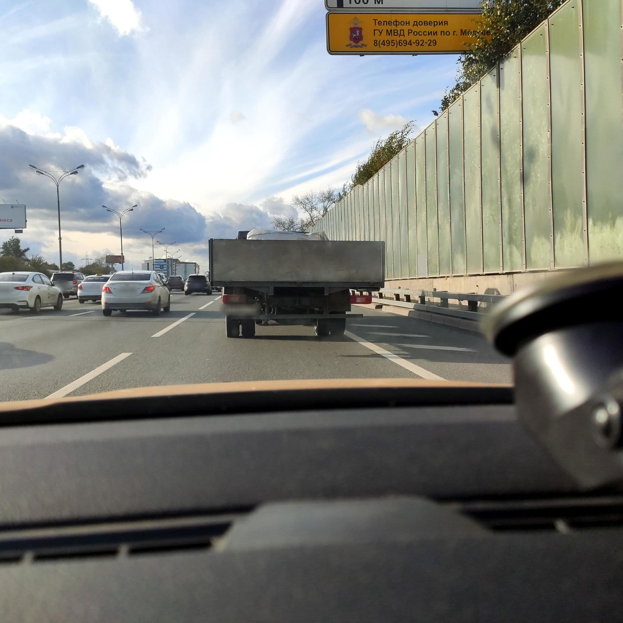 Street view near отель Midland, Yaroslavskiy — © phoneuploader (CC BY-SA · Mapillary)
