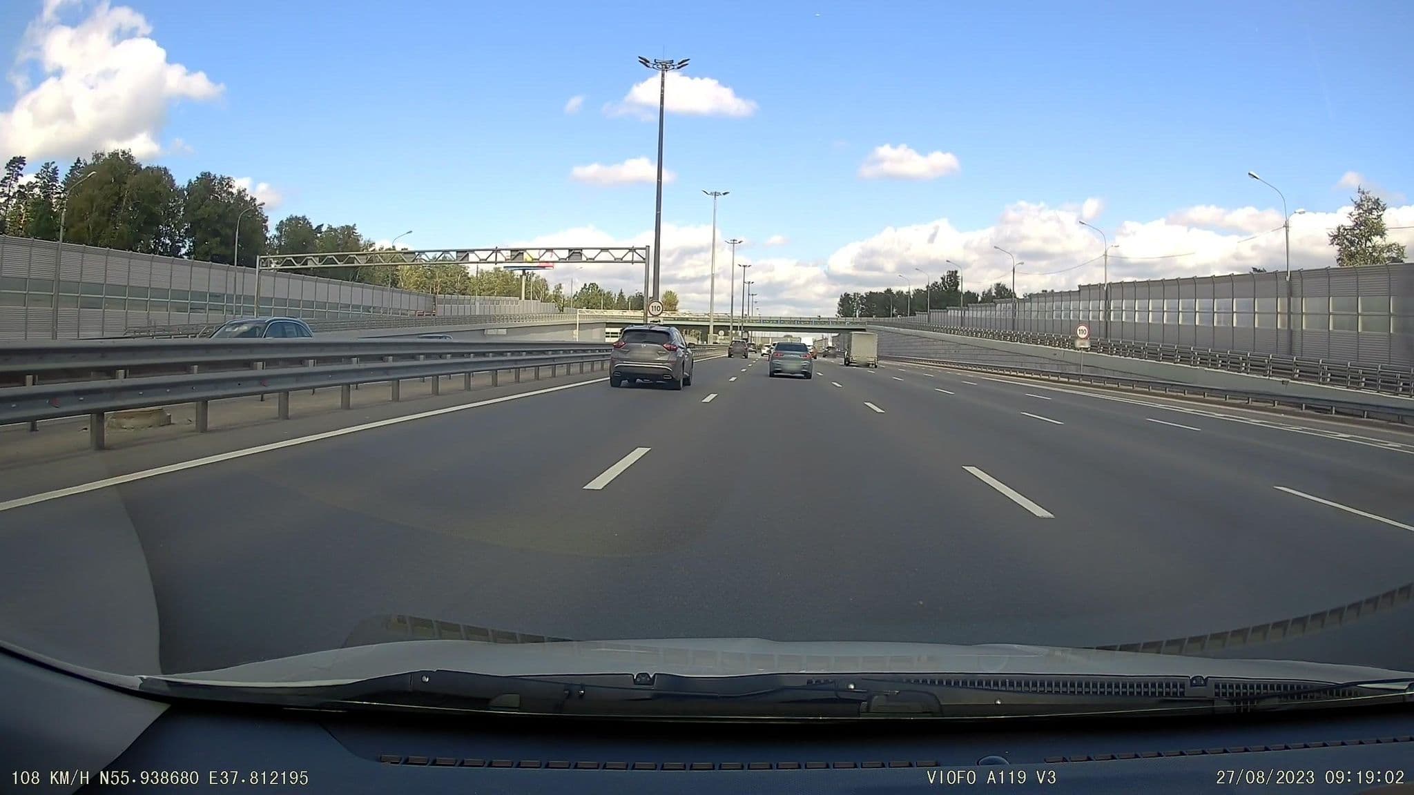 Street view near Санаторий Подлипки, Bolshevo — © dm1 (CC BY-SA · Mapillary)