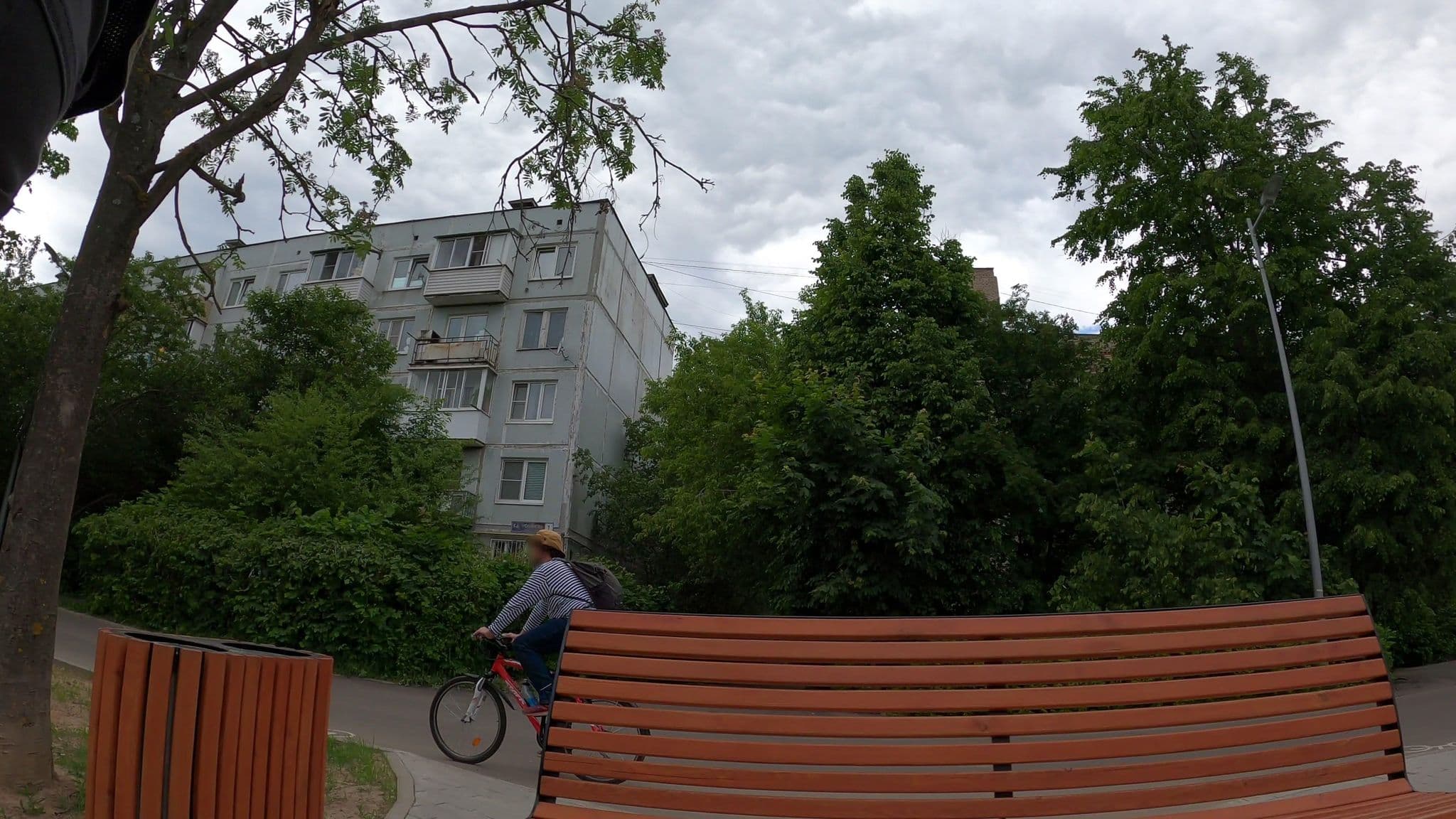 Street view near БОЛШЕВСКОЙ КЭЧ ГОСТИНИЦА, Bolshevo — © trolleway (CC BY-SA · Mapillary)