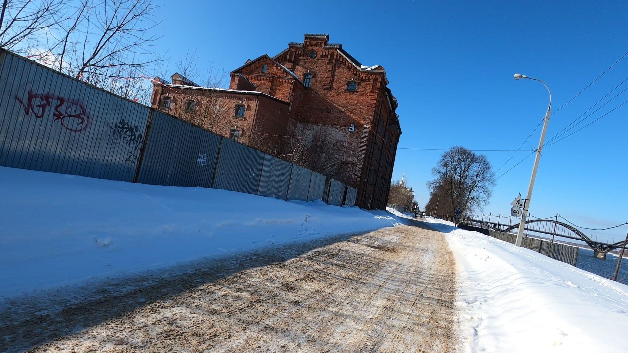 Street view near Отель На Введенской, Rybinsk — © trolleway (CC BY-SA · Mapillary)
