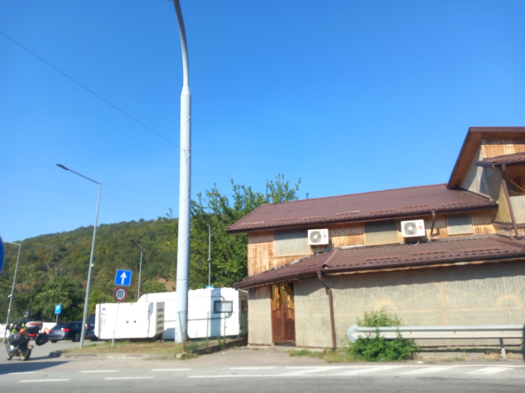 Street view near Pensiune Șura Dacilor, Orşova — © grozsa11 (CC BY-SA · Mapillary)