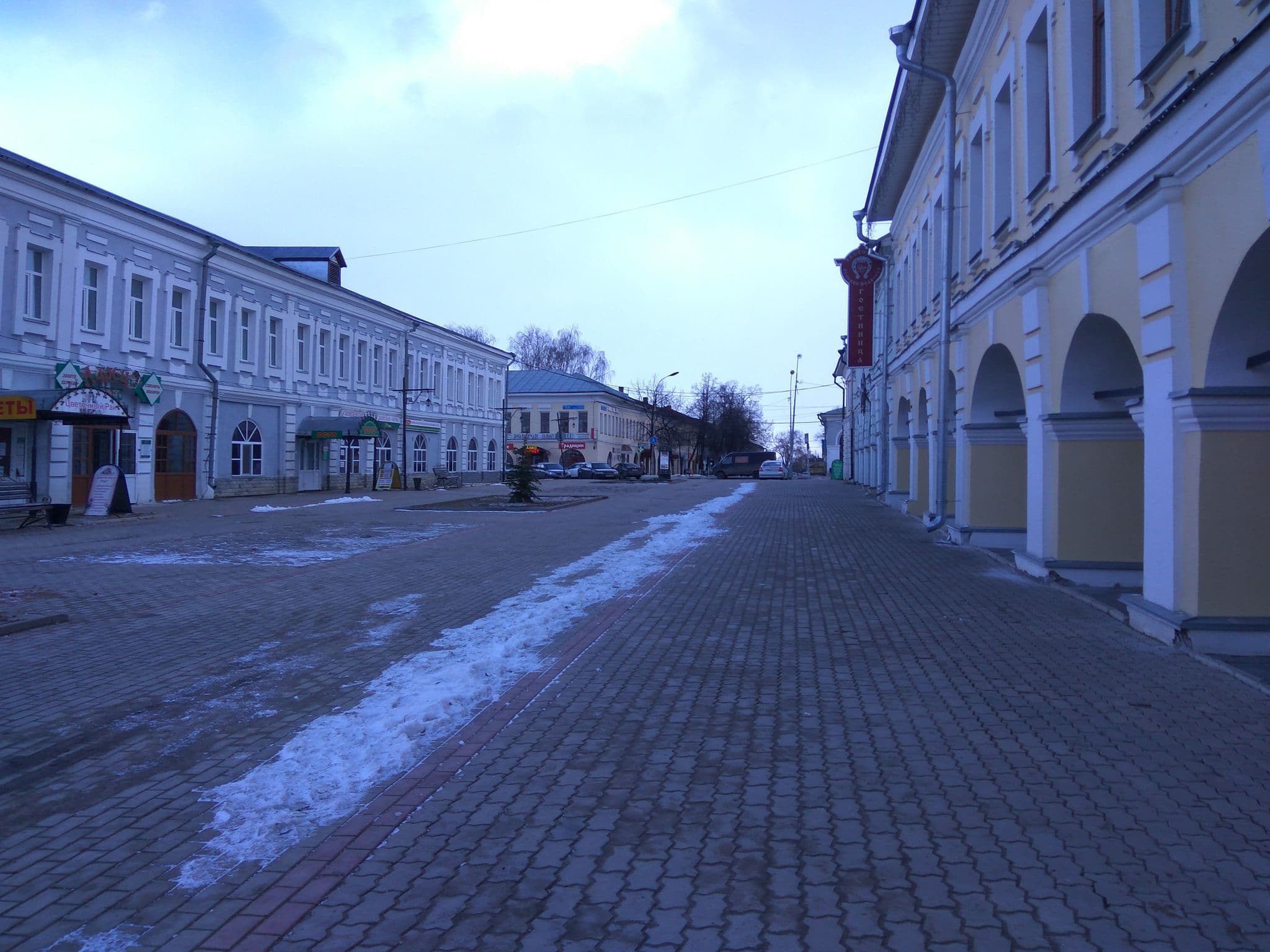 Street view near Гостиница «Русское подворье», Rostov Veliky — © trolleway (CC BY-SA · Mapillary)