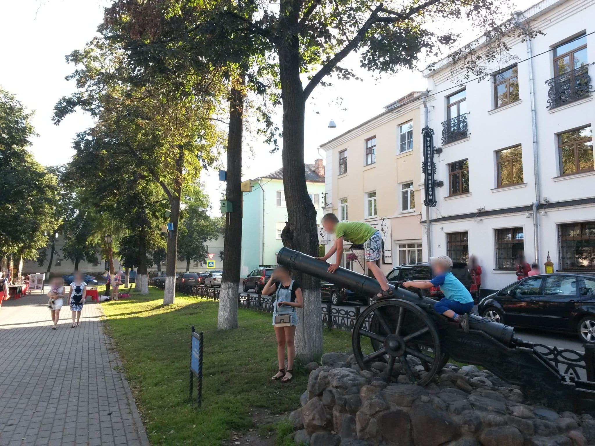 Street view near Синема Клуб, мини-гостиница, Yaroslavl — © vikdd (CC BY-SA · Mapillary)