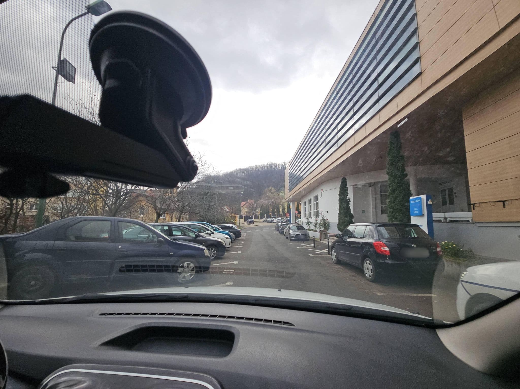 Street view near Hotel Excelsior, Braşov — © agamarcelnicolae (CC BY-SA · Mapillary)
