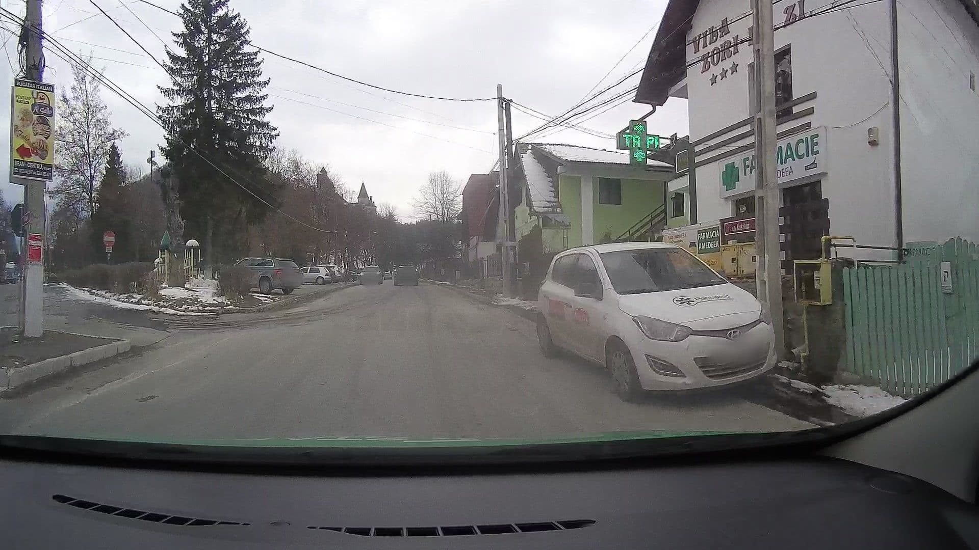 Street view near Vila Zori de Zi, Bran — © tavi (CC BY-SA · Mapillary)