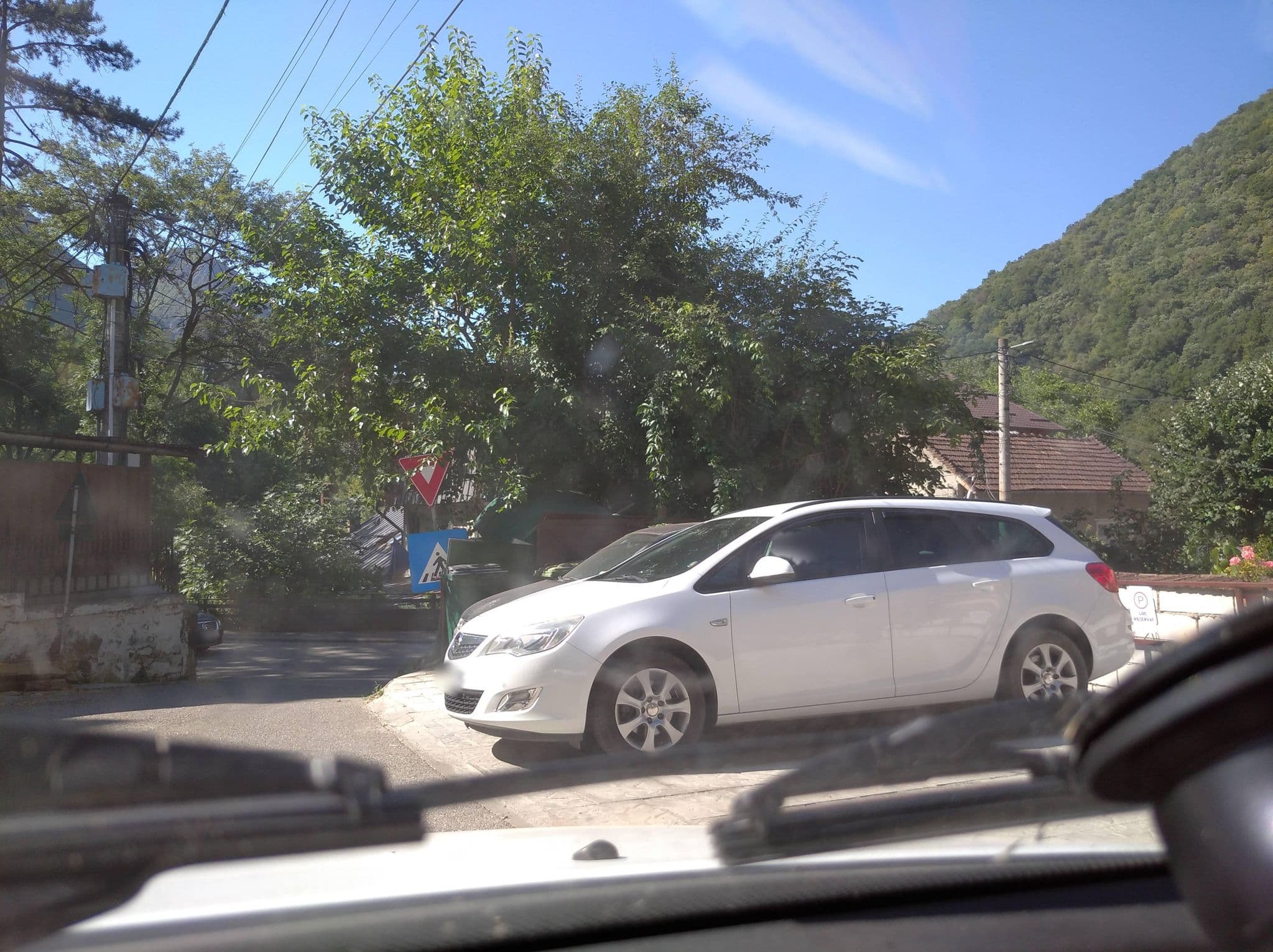 Street view near Casa Dimitros, Băile Herculane — © grozsa11 (CC BY-SA · Mapillary)