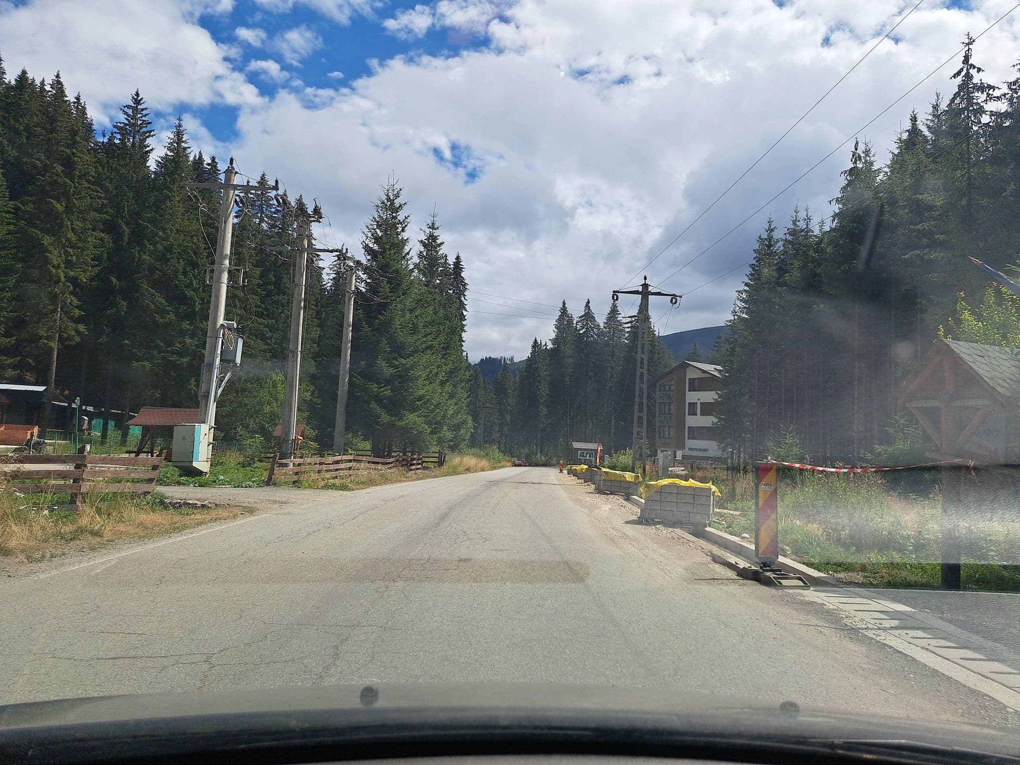 Street view near Cabana Vânătorul, Petrila — © tavi (CC BY-SA · Mapillary)
