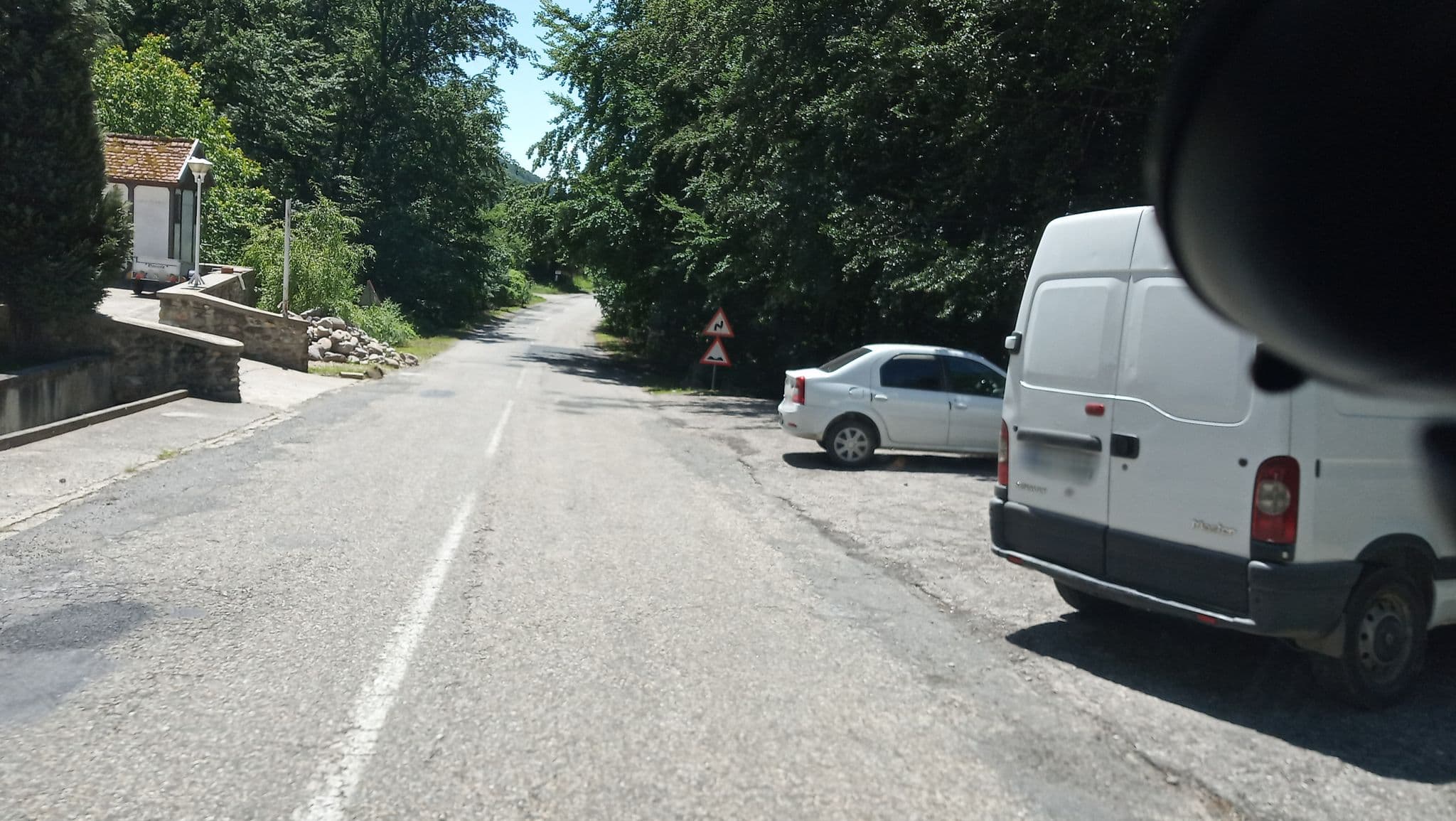 Street view near Motel Dumbrava, Valea Bolvașnița — © tavi (CC BY-SA · Mapillary)