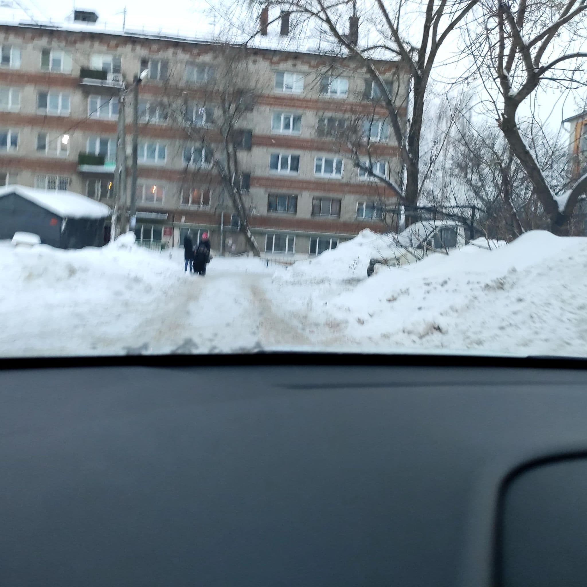 Street view near Хостел ЮНА химиков 5, Staroye Arakchino — © phoneuploader (CC BY-SA · Mapillary)