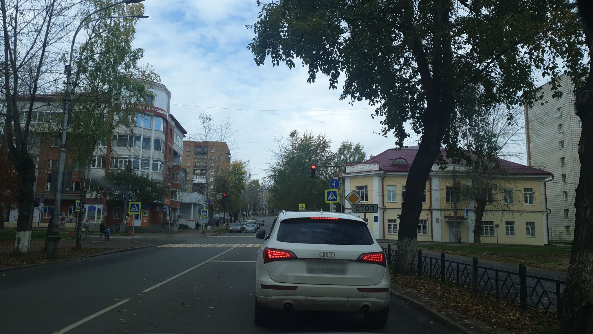 Street view near Kosmos Apartments, Syktyvkar — © alexku7808 (CC BY-SA · Mapillary)