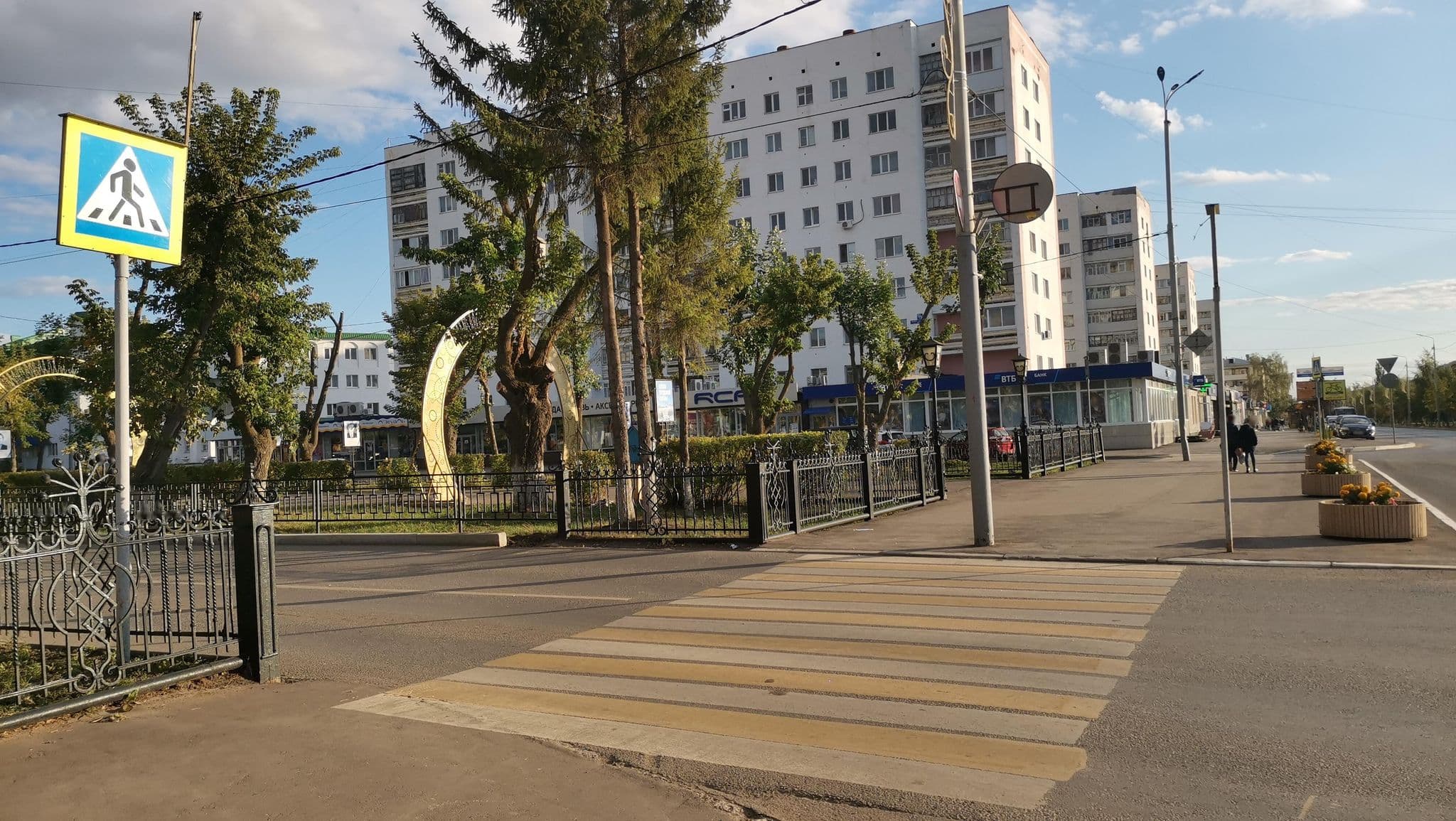 Street view near Гостиница "КАМА", Neftekamsk — © gulya_akh (CC BY-SA · Mapillary)