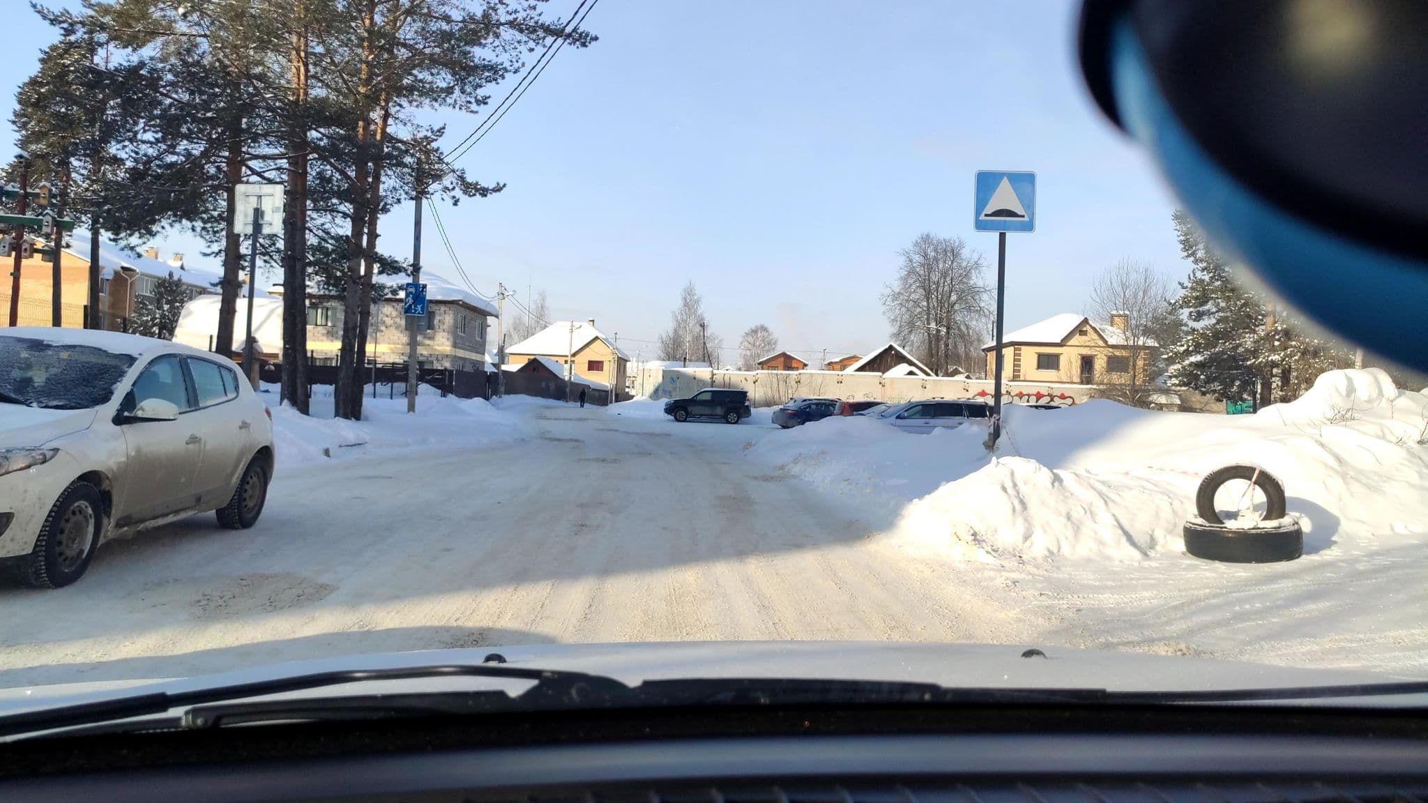 Street view near Гостиничный комплекс Администрации Перского края, Kondratovo — © phoneuploader (CC BY-SA · Mapillary)