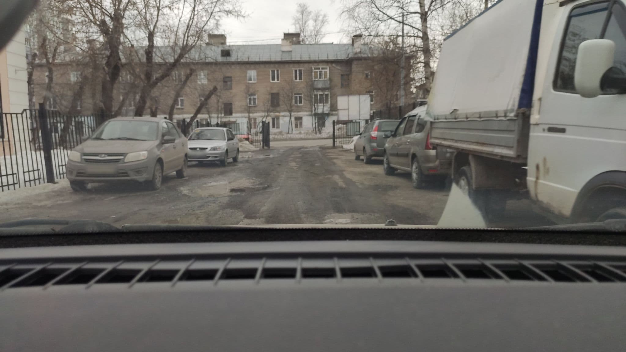 Street view near Гостиница, Perm — © phoneuploader (CC BY-SA · Mapillary)