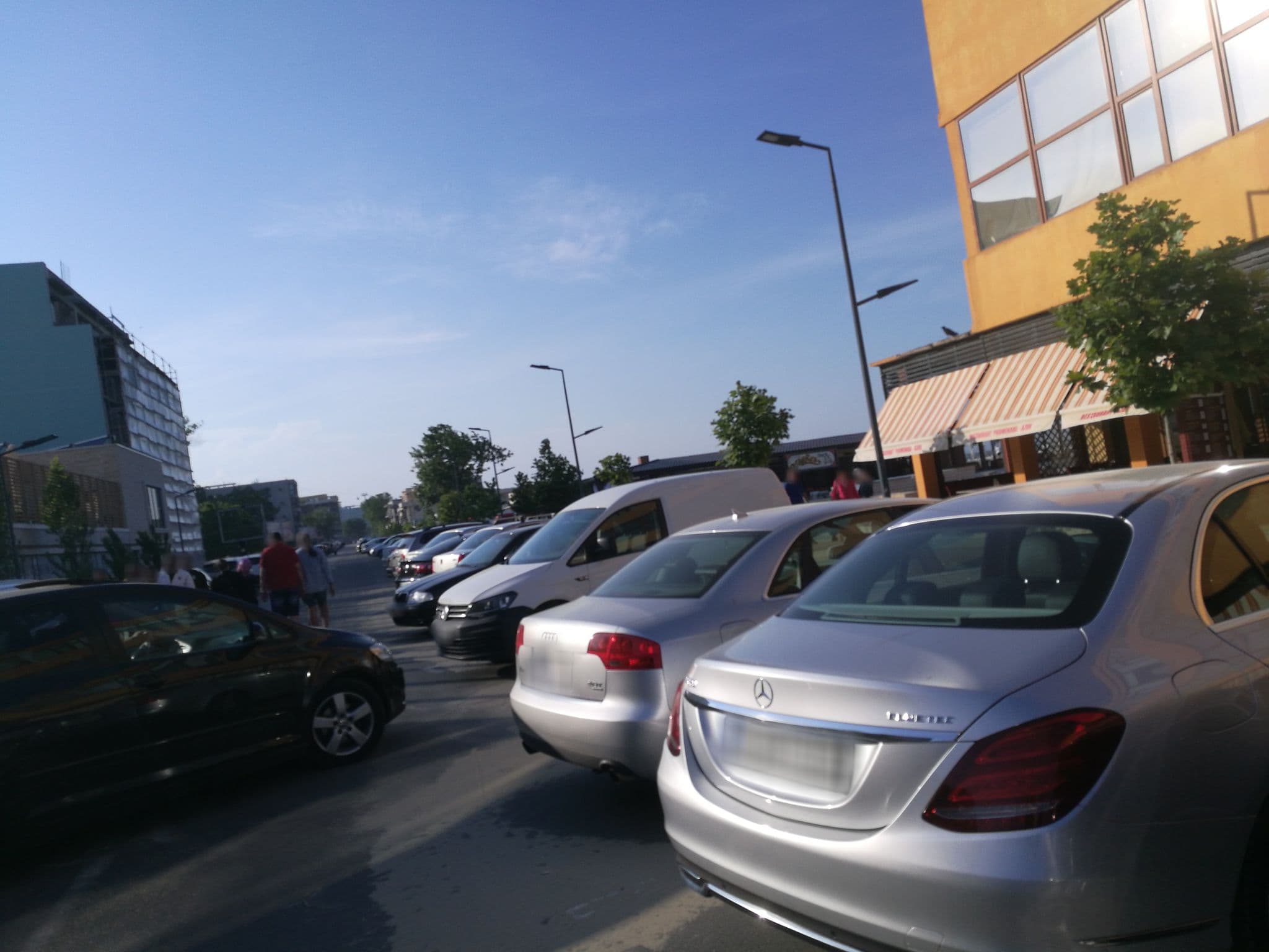 Street view near Hotel Azur, Palazu Mare