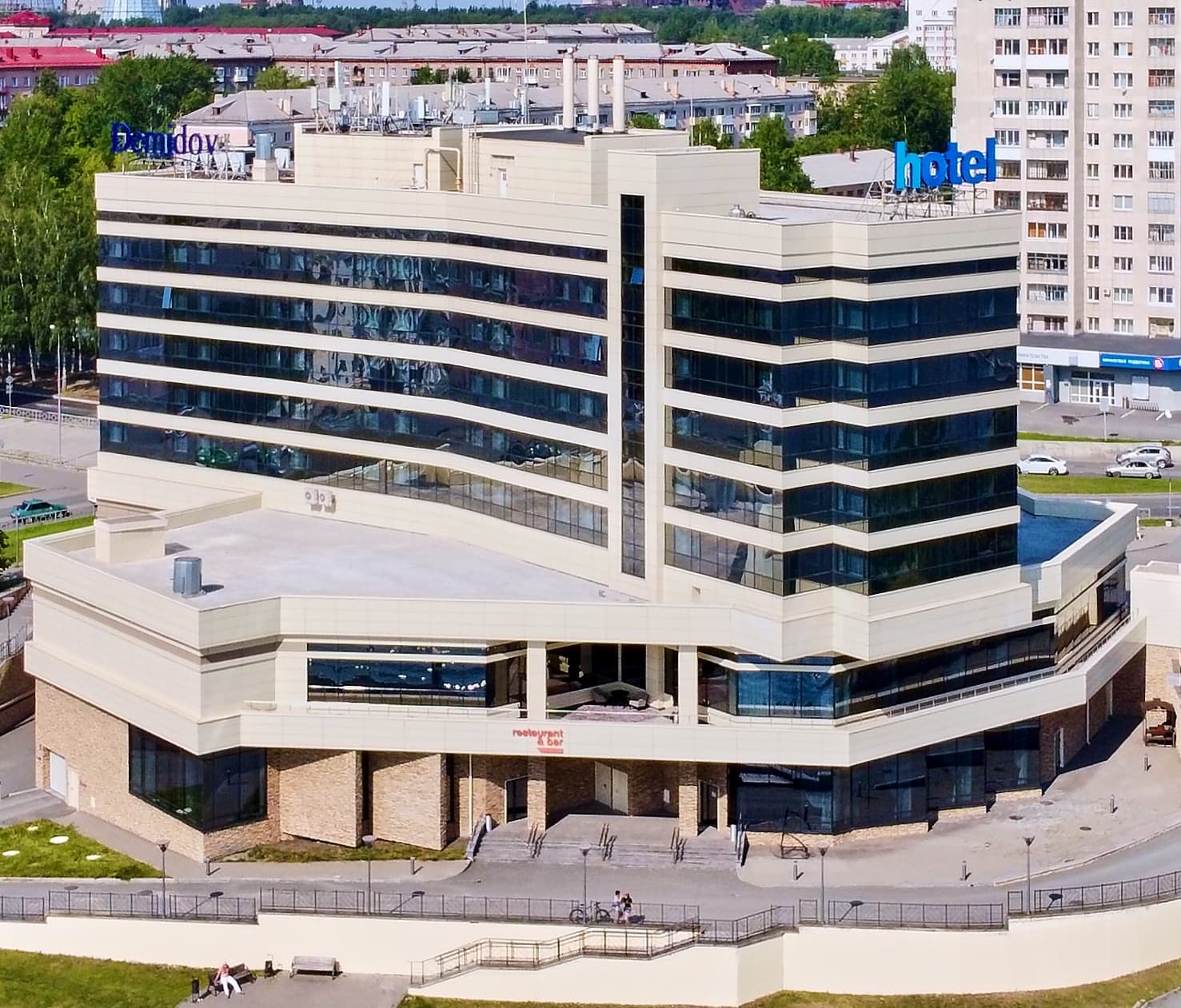 Demidov Plaza (via Wikimedia Commons, CC BY-SA 4.0)