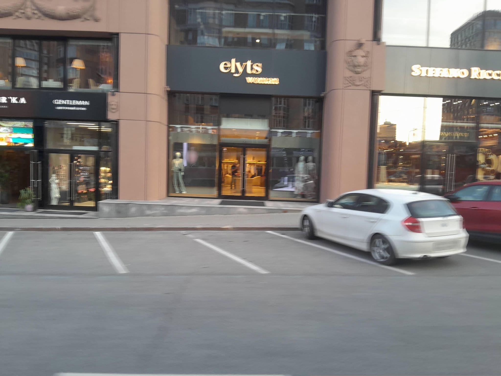 Street view near Отель "Атлас", Yekaterinburg — © trolleway (CC BY-SA · Mapillary)